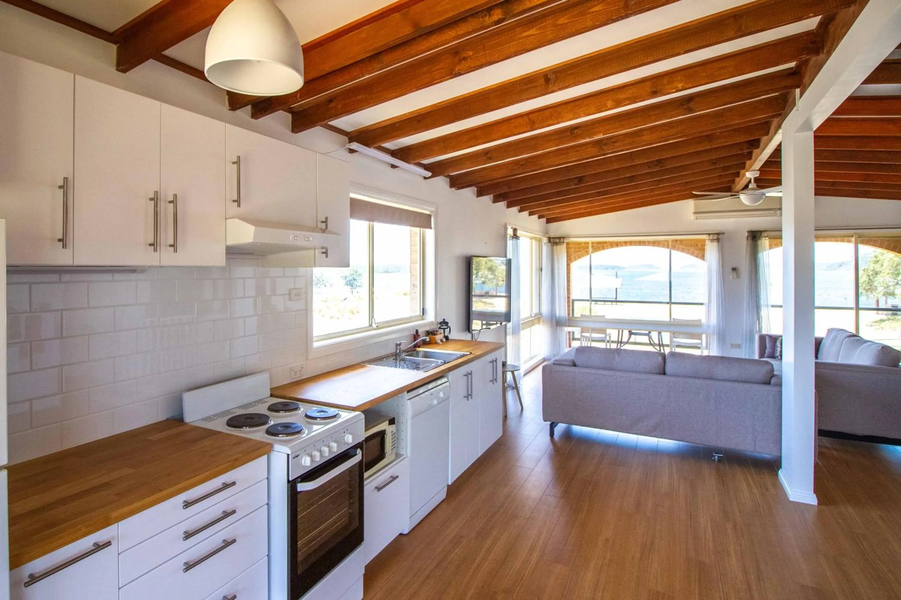 Kitchen or kitchenette in South Coast Retreat