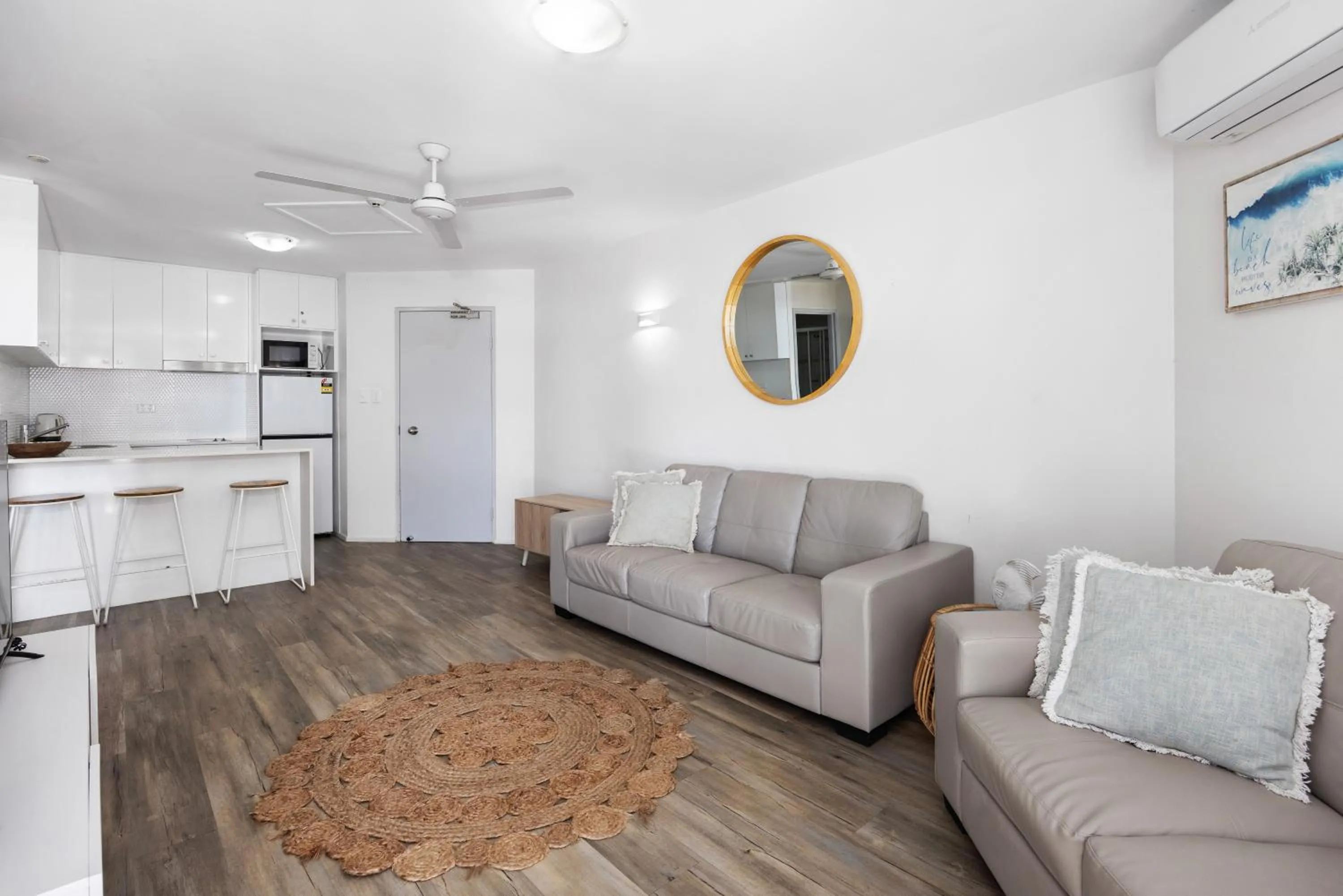 Kitchen or kitchenette in The Beach Retreat Coolum