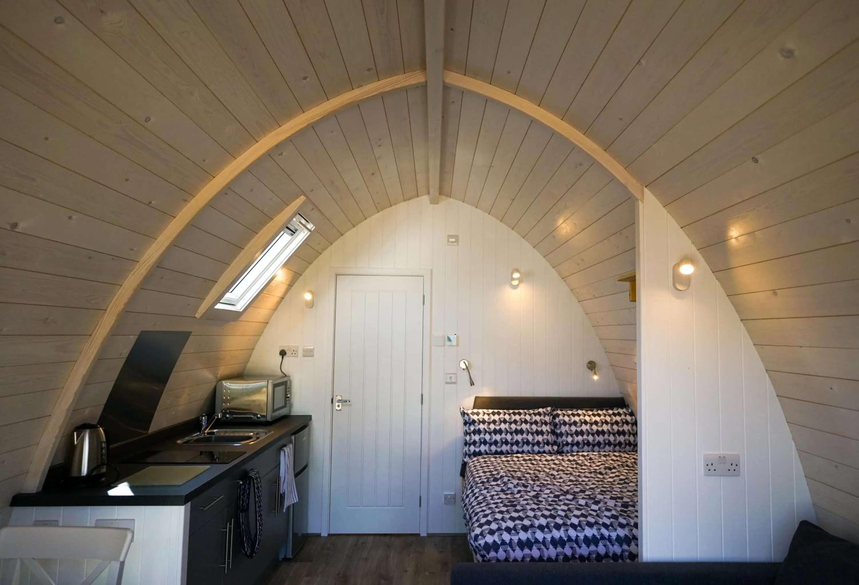 Kitchen or kitchenette, Bed in King's Lynn Caravan & Camping Park