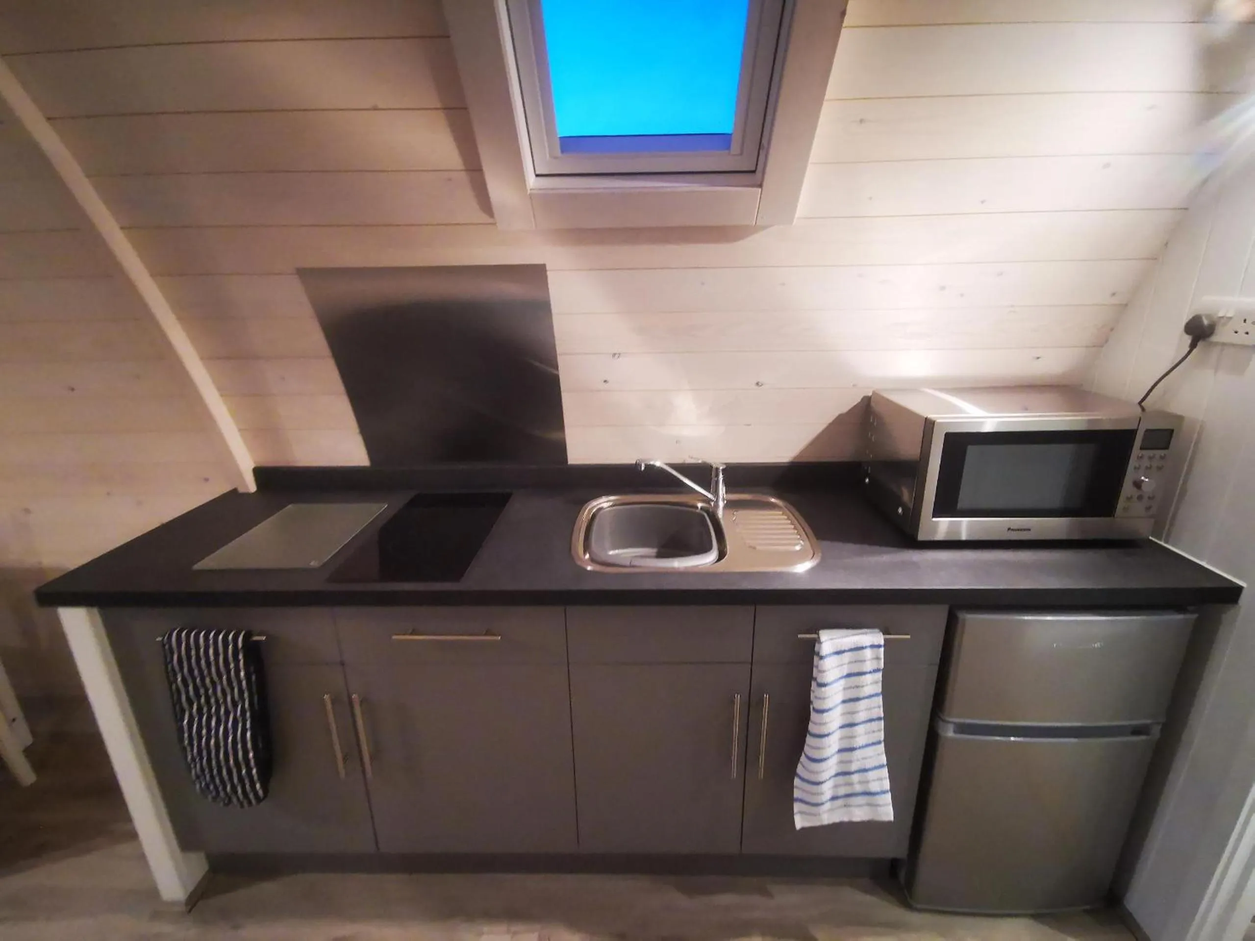 Kitchen or kitchenette in King's Lynn Caravan & Camping Park