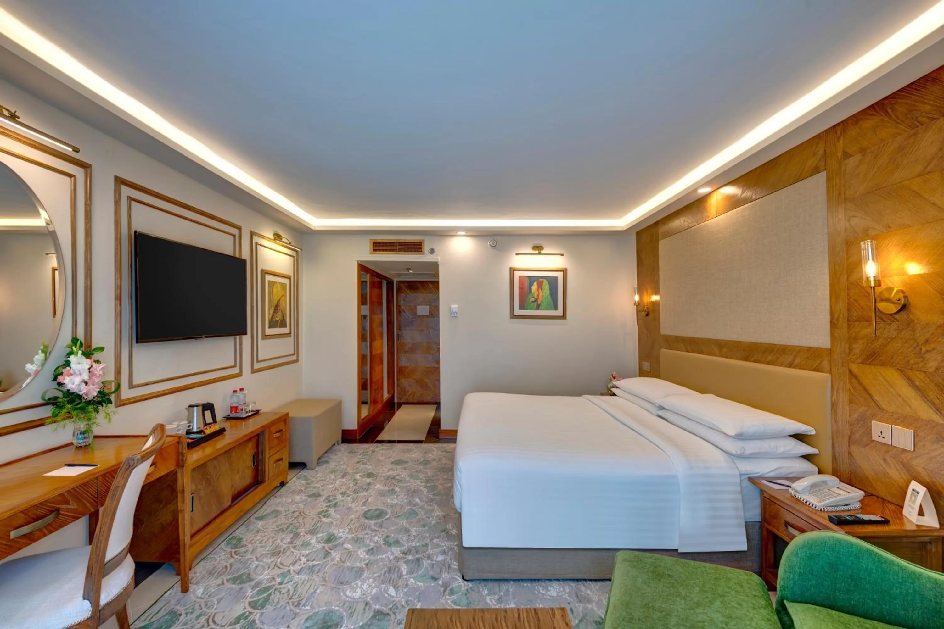 TV and multimedia, Bed in Pearl Continental Hotel, Rawalpindi