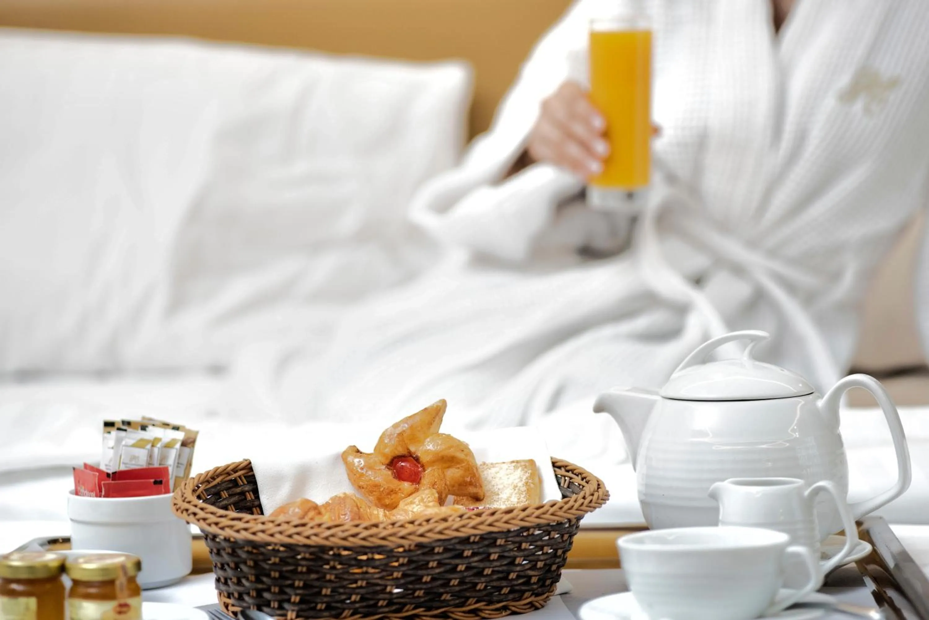 Breakfast, Bed in Pearl Continental Hotel, Rawalpindi