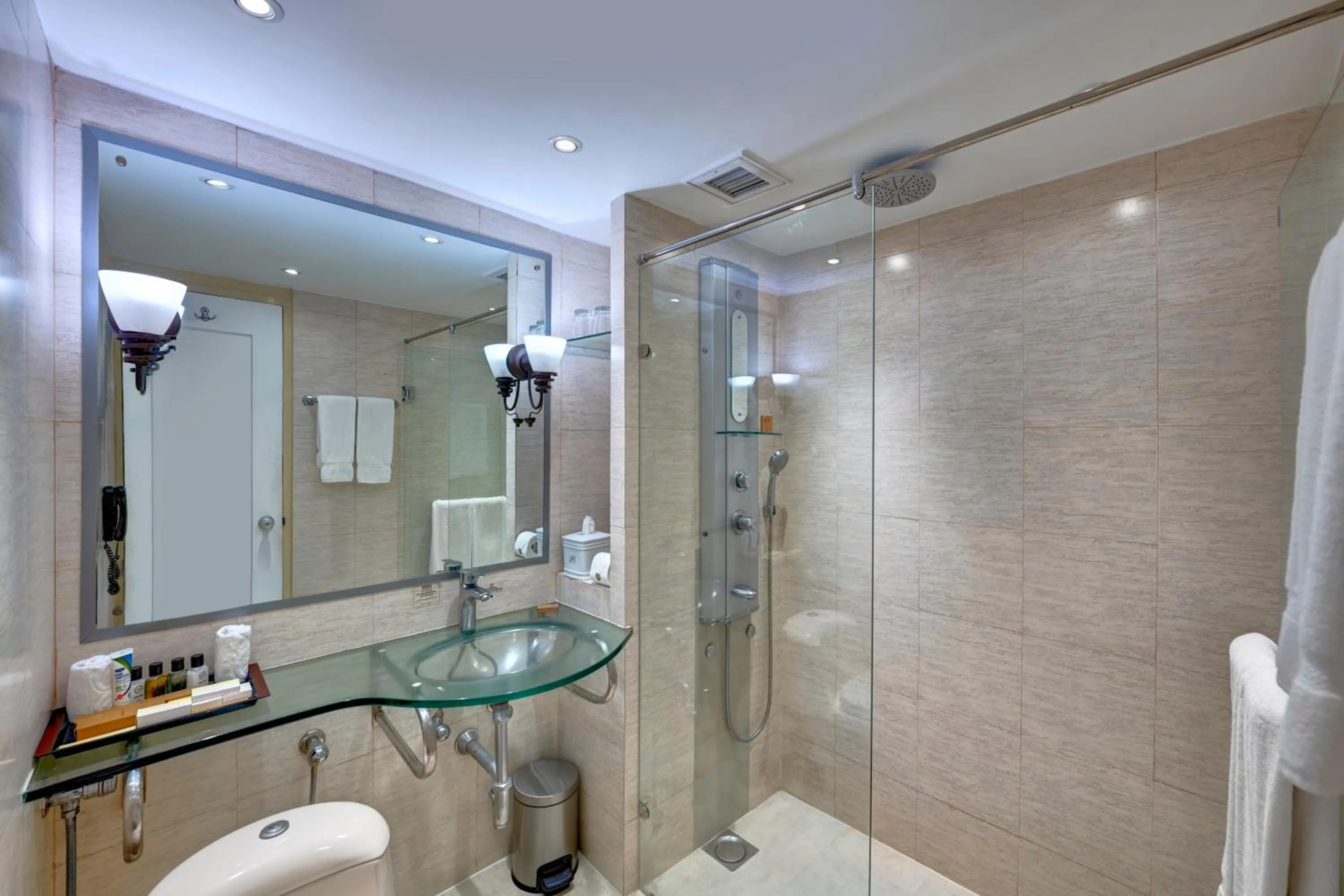 Toilet in Pearl Continental Hotel, Rawalpindi