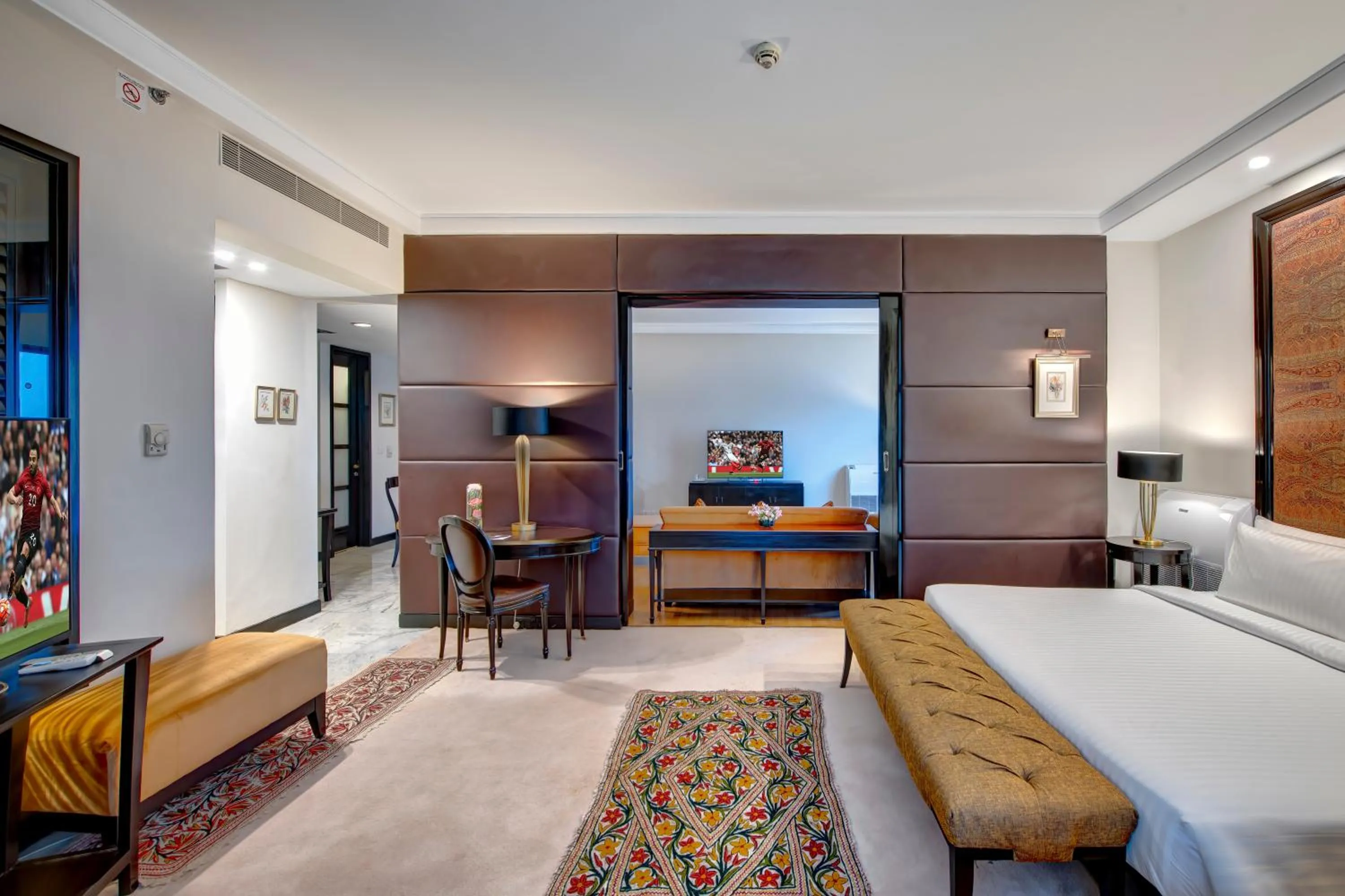 Bedroom, Bed in Pearl Continental Hotel, Muzaffarabad