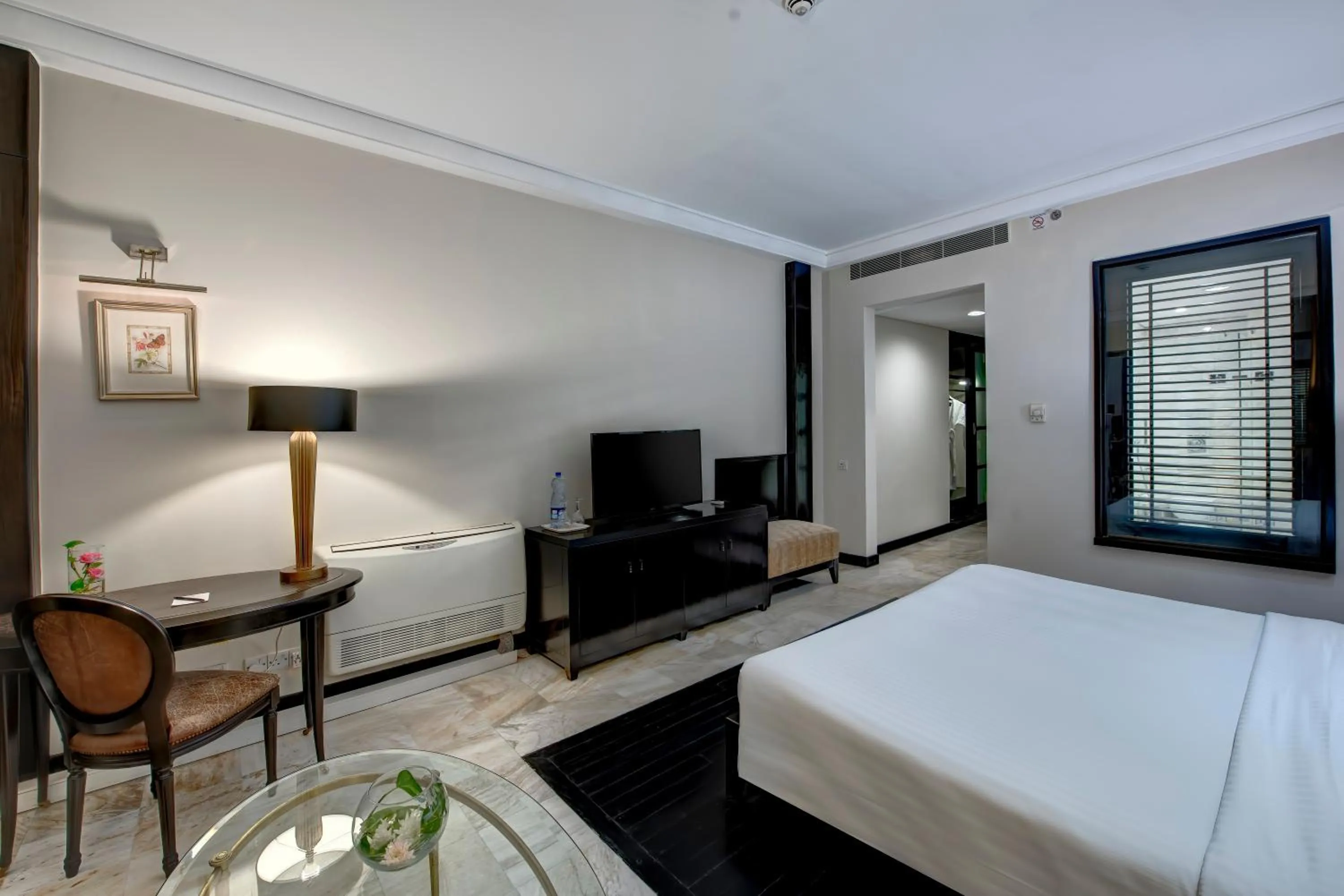 Bedroom, Bed in Pearl Continental Hotel, Muzaffarabad