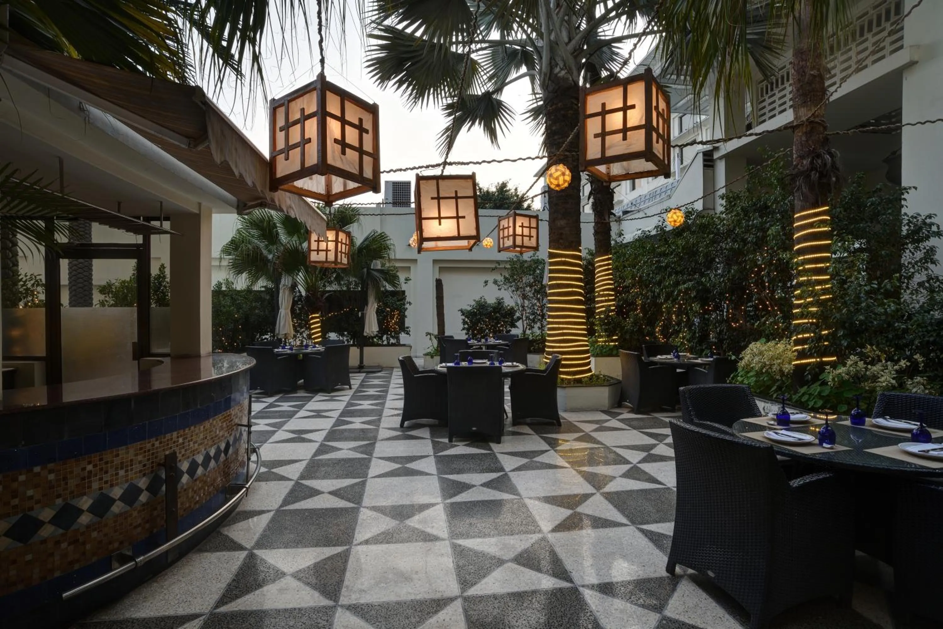 Restaurant/places to eat in Pearl Continental Hotel, Lahore