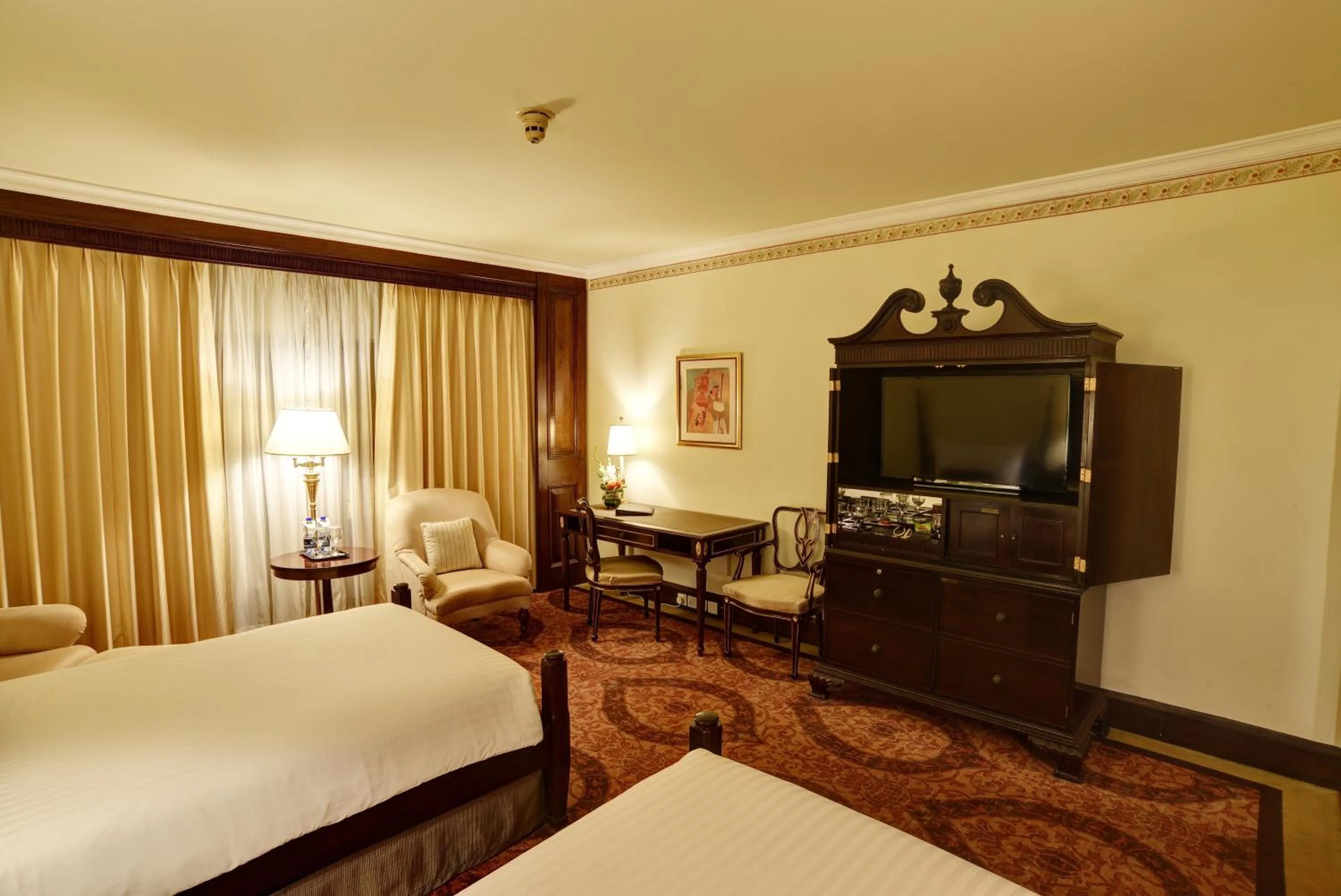 Bedroom, Bed in Pearl Continental Hotel, Lahore