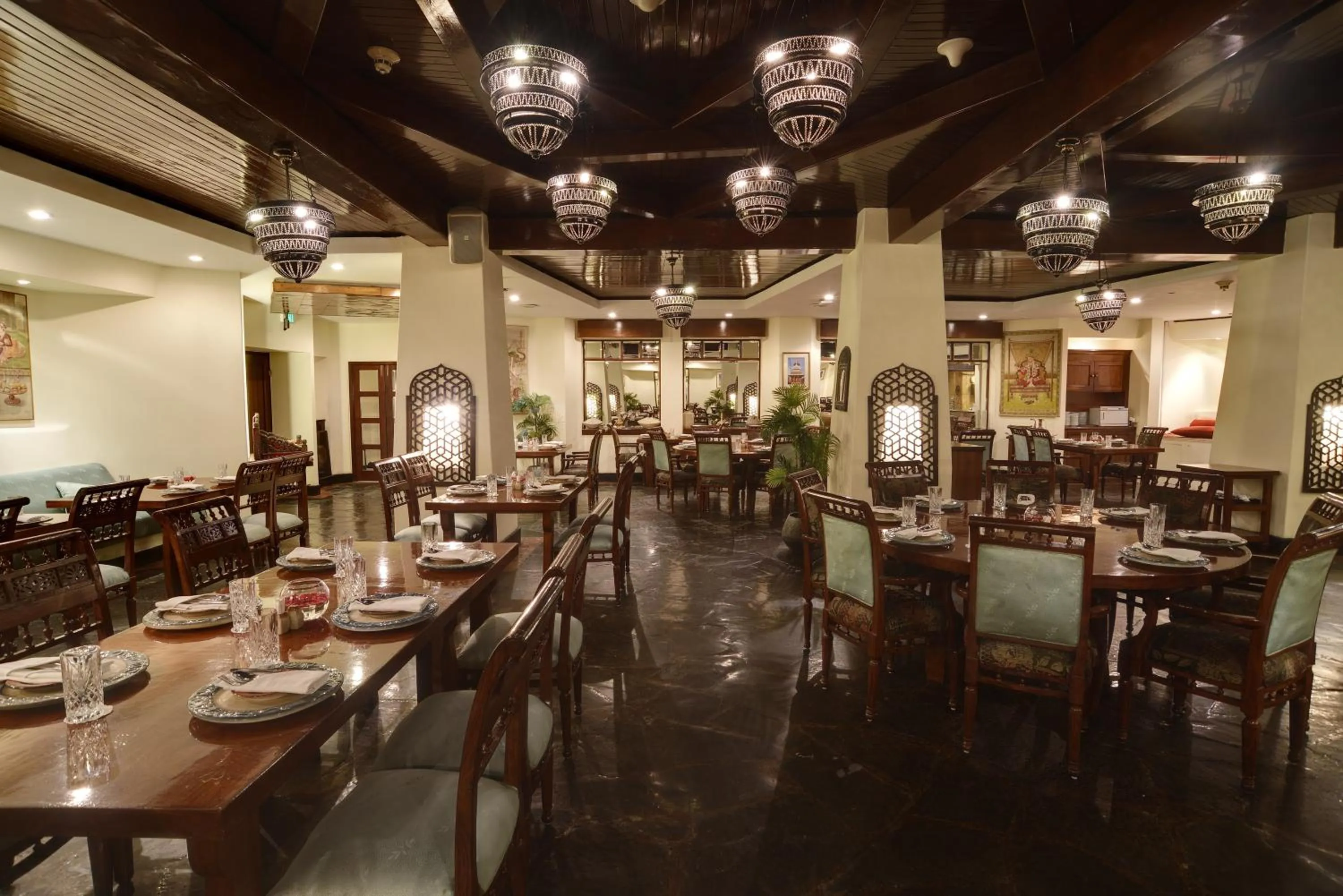 Restaurant/places to eat in Pearl Continental Hotel, Lahore