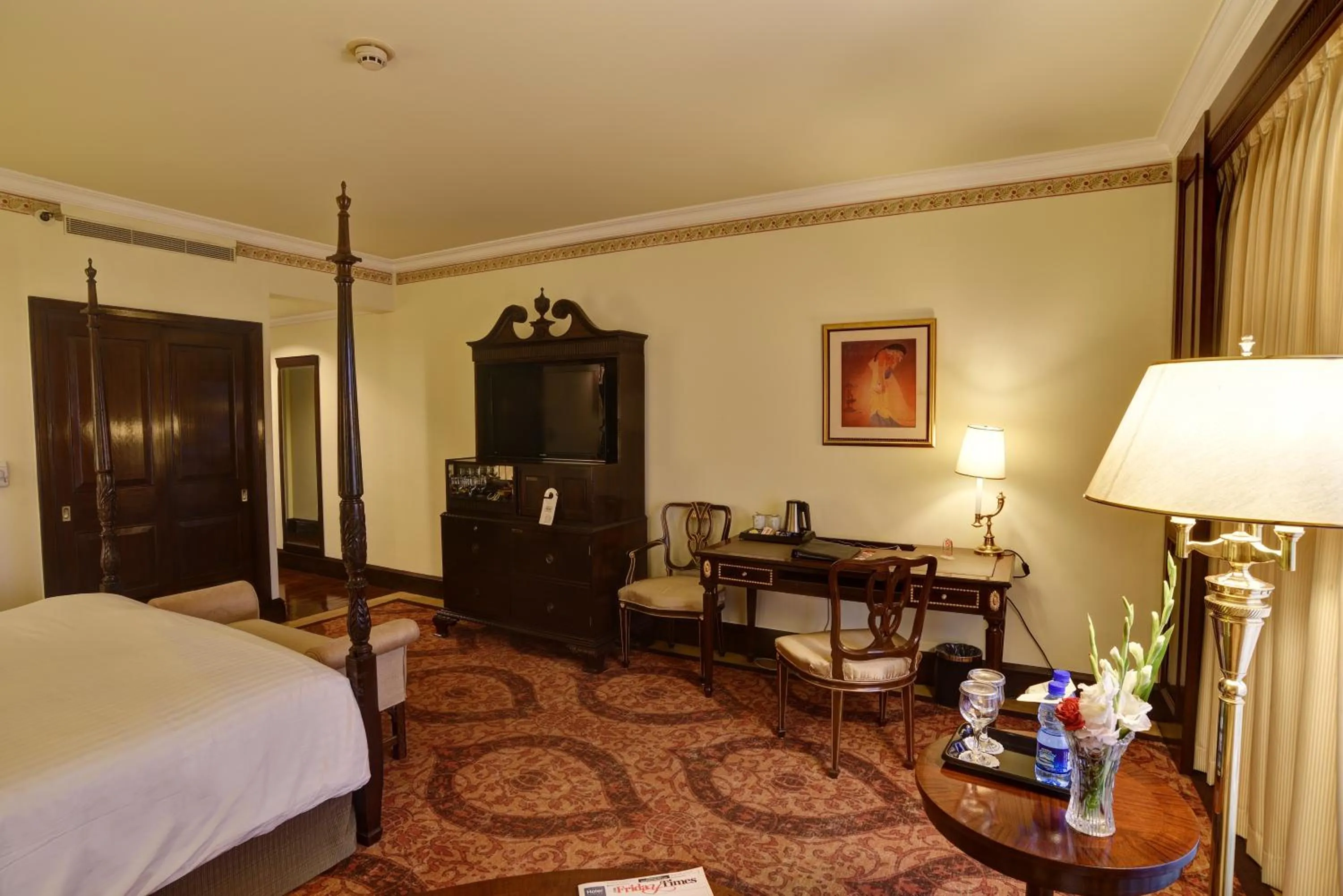 Bedroom, Bed in Pearl Continental Hotel, Lahore