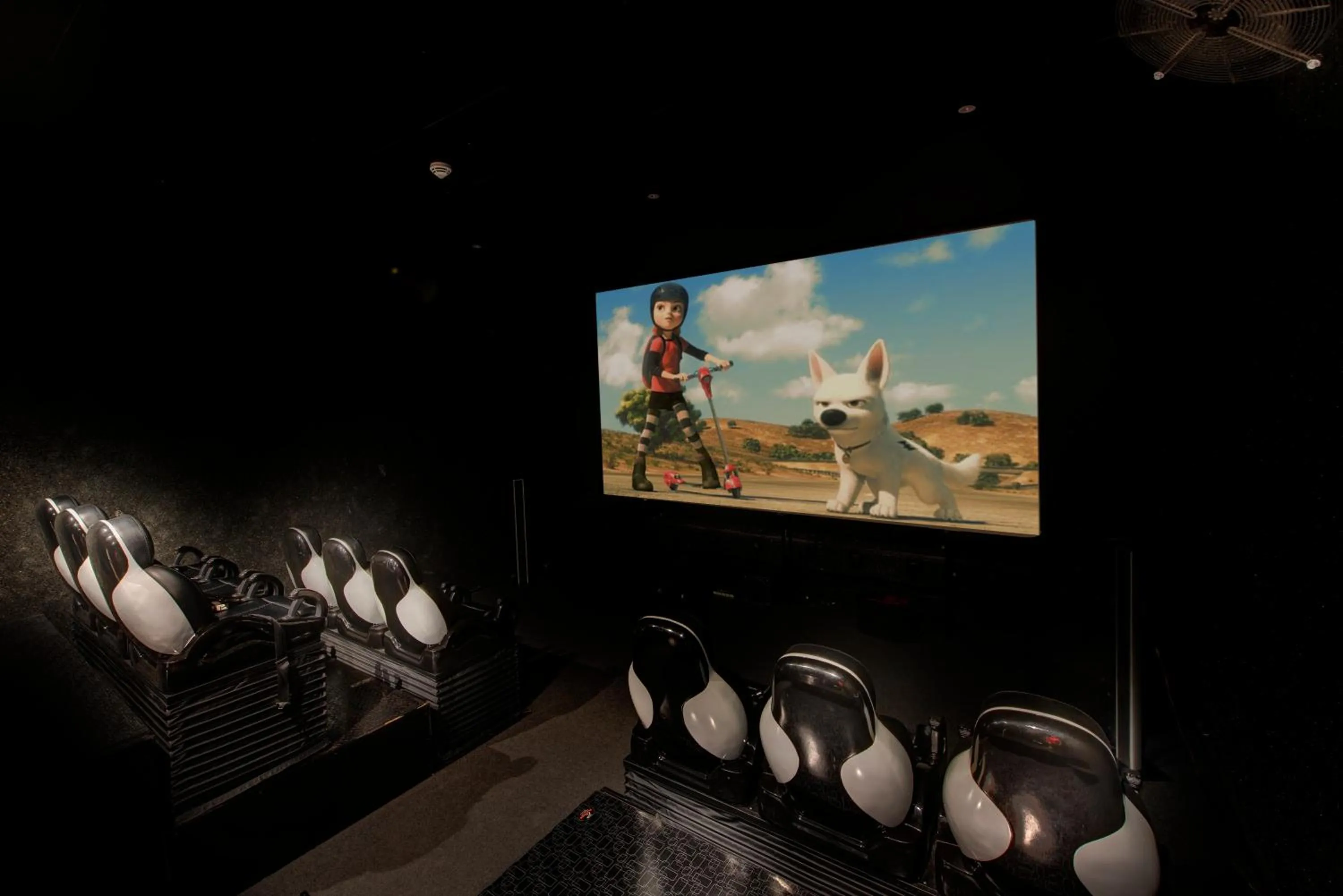 Evening entertainment in Pearl Continental Hotel, Bhurban