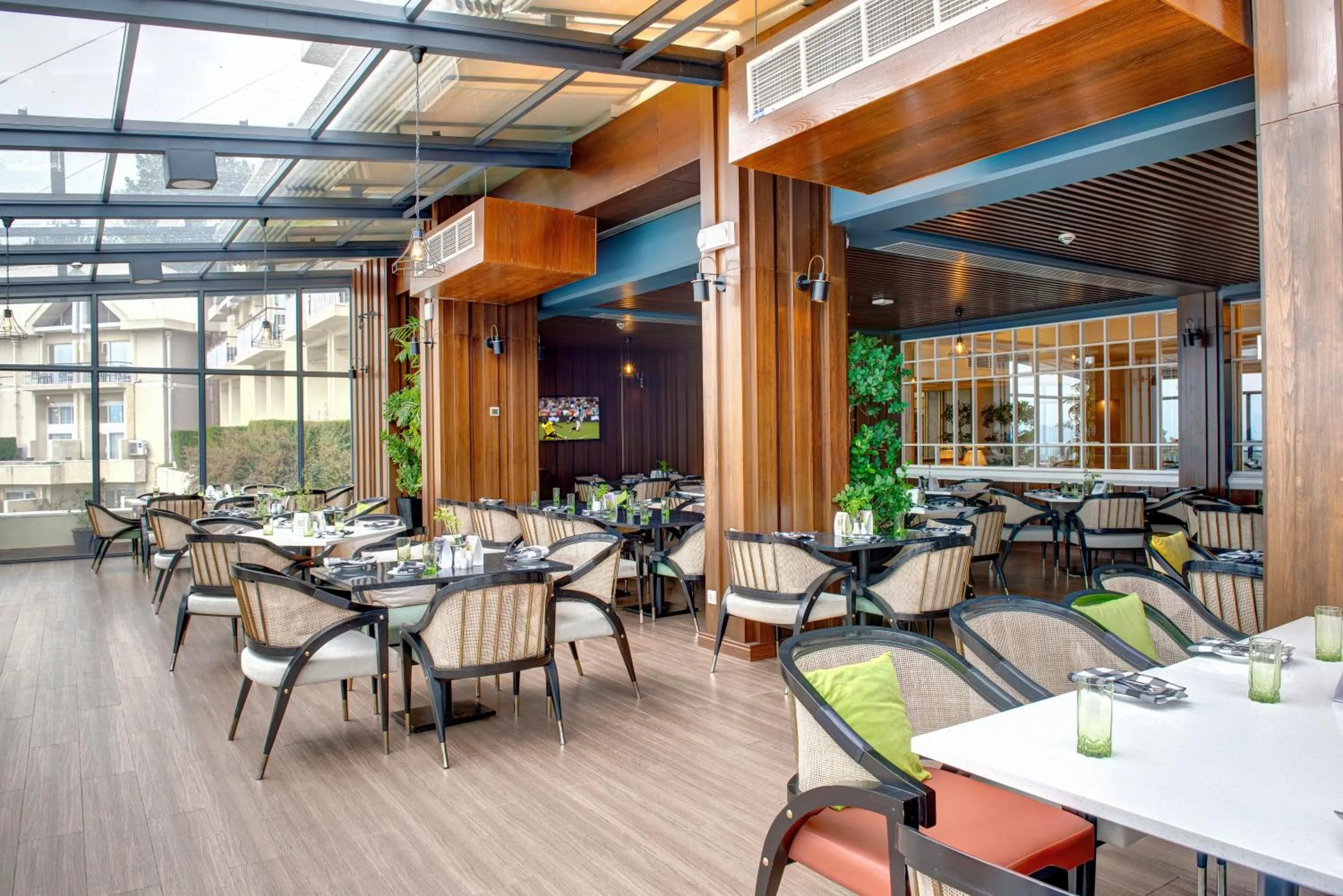 Restaurant/places to eat in Pearl Continental Hotel, Bhurban