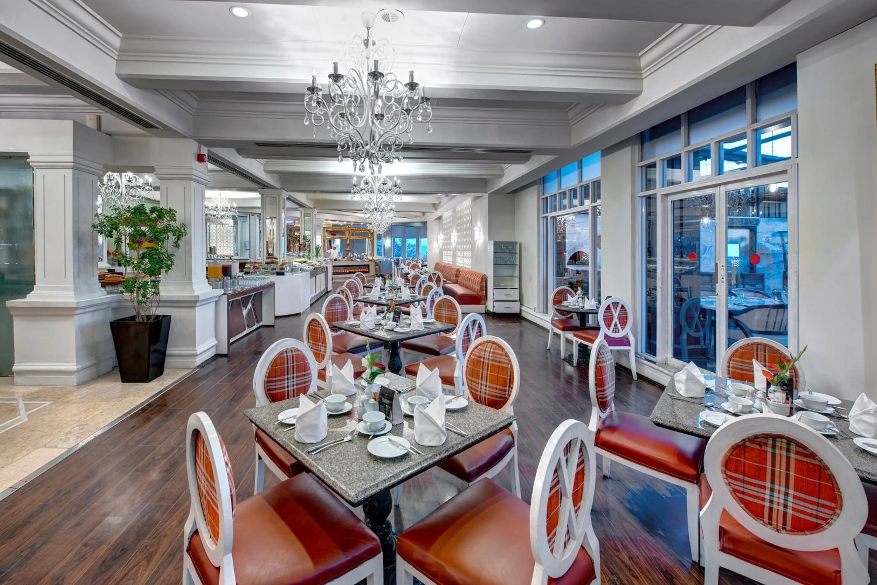 Restaurant/places to eat in Pearl Continental Hotel, Bhurban