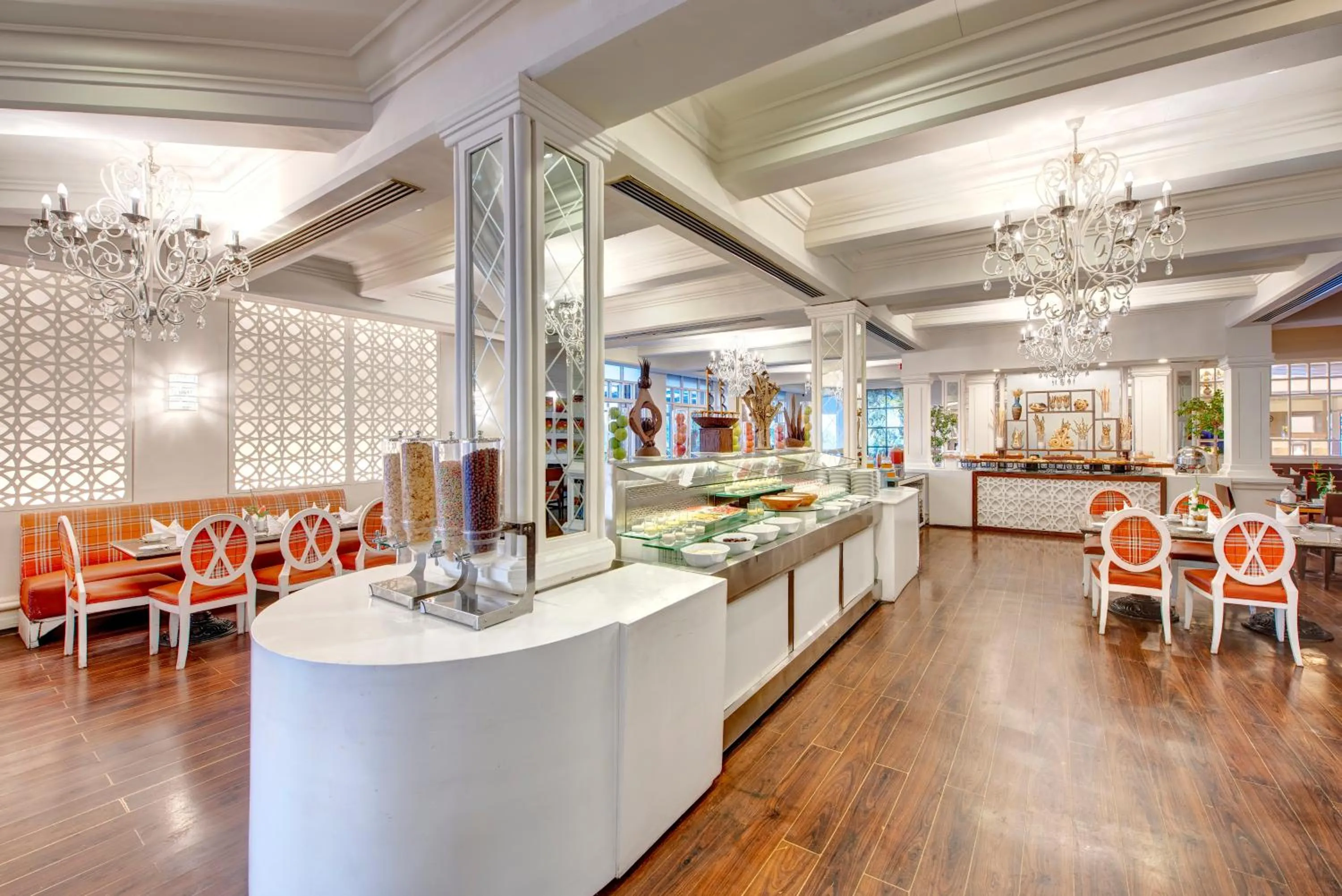 Restaurant/places to eat in Pearl Continental Hotel, Bhurban