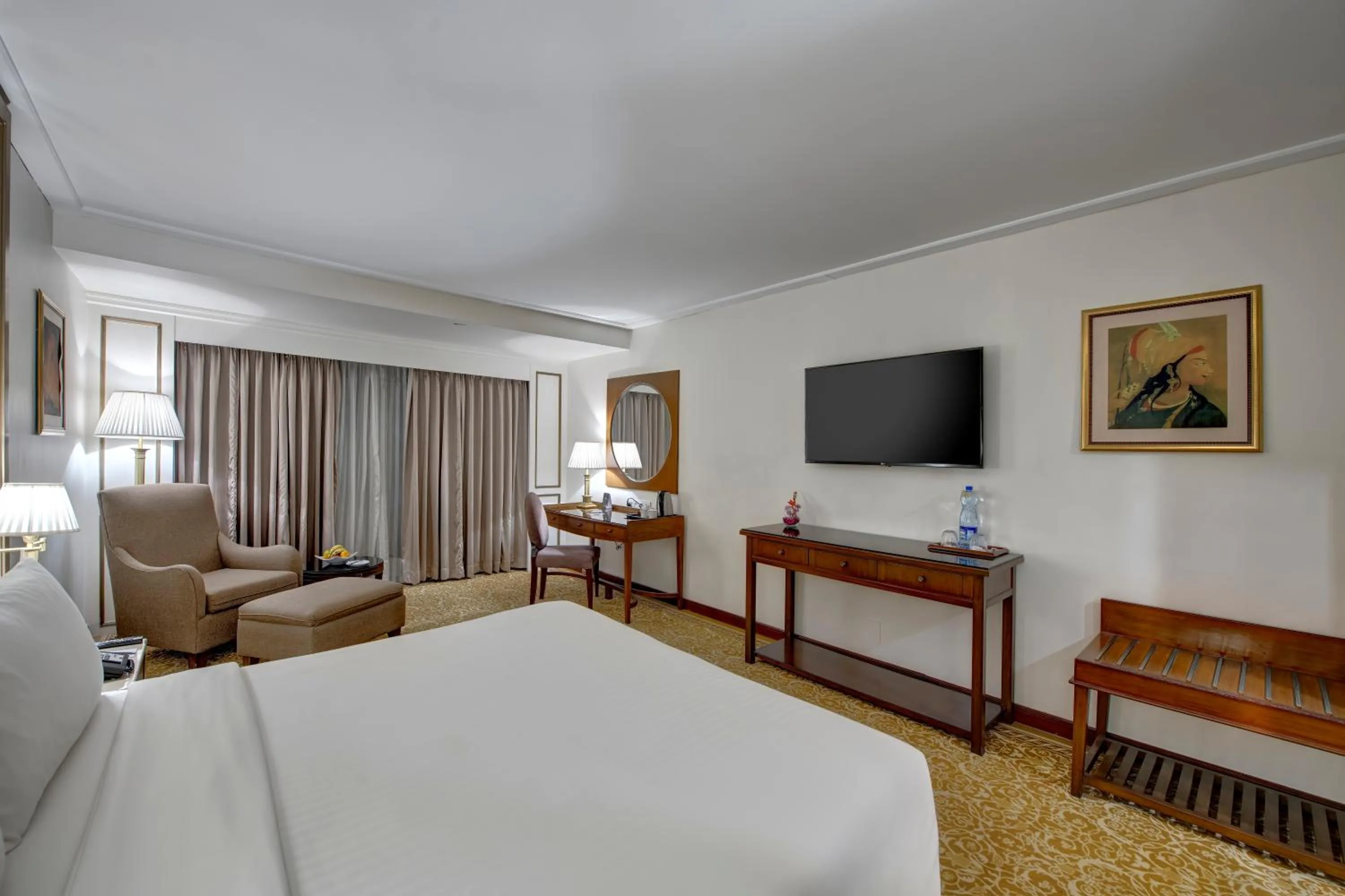 Bedroom, Bed in Pearl Continental Hotel, Karachi