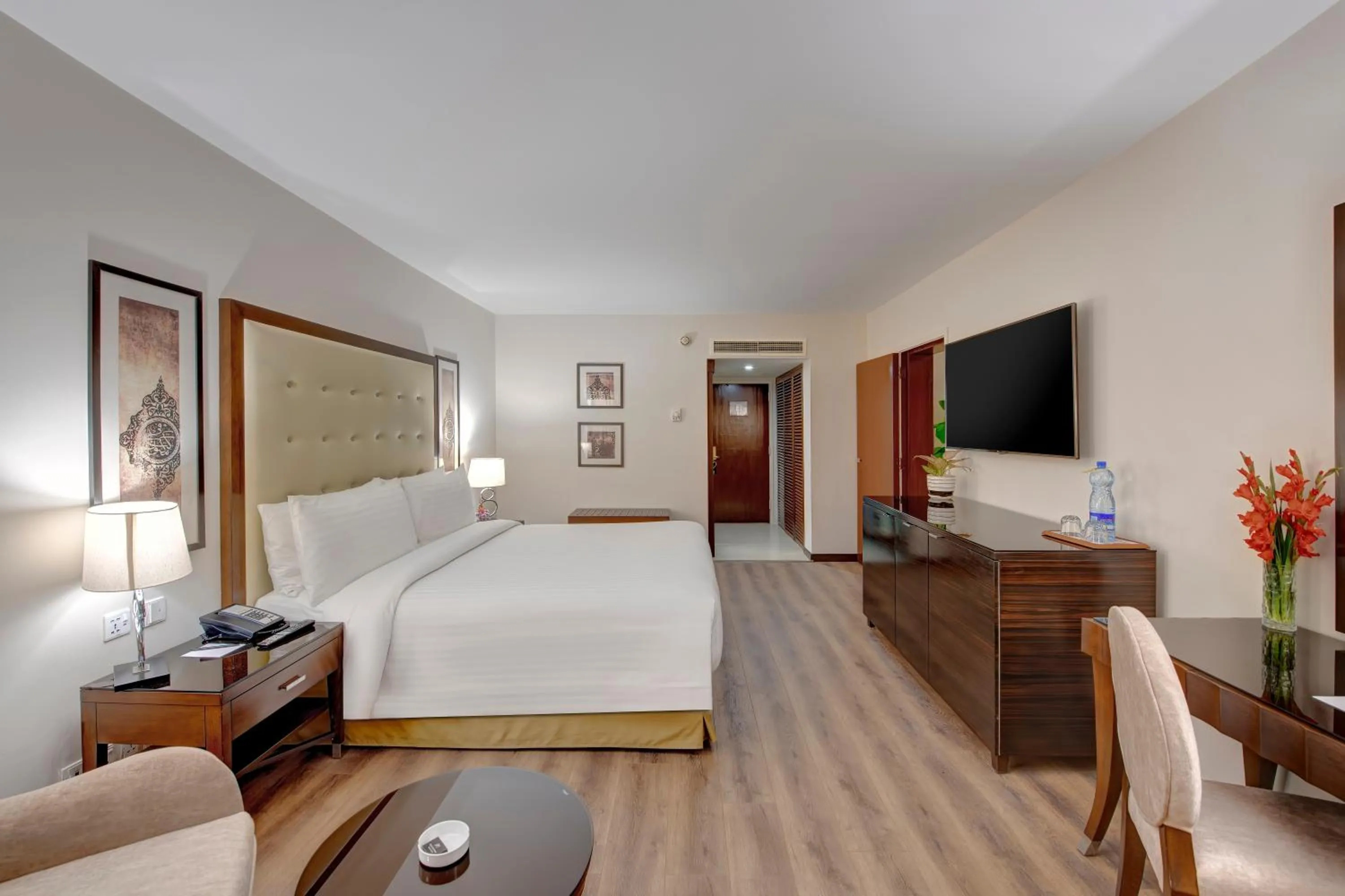 Bedroom, Bed in Pearl Continental Hotel, Karachi