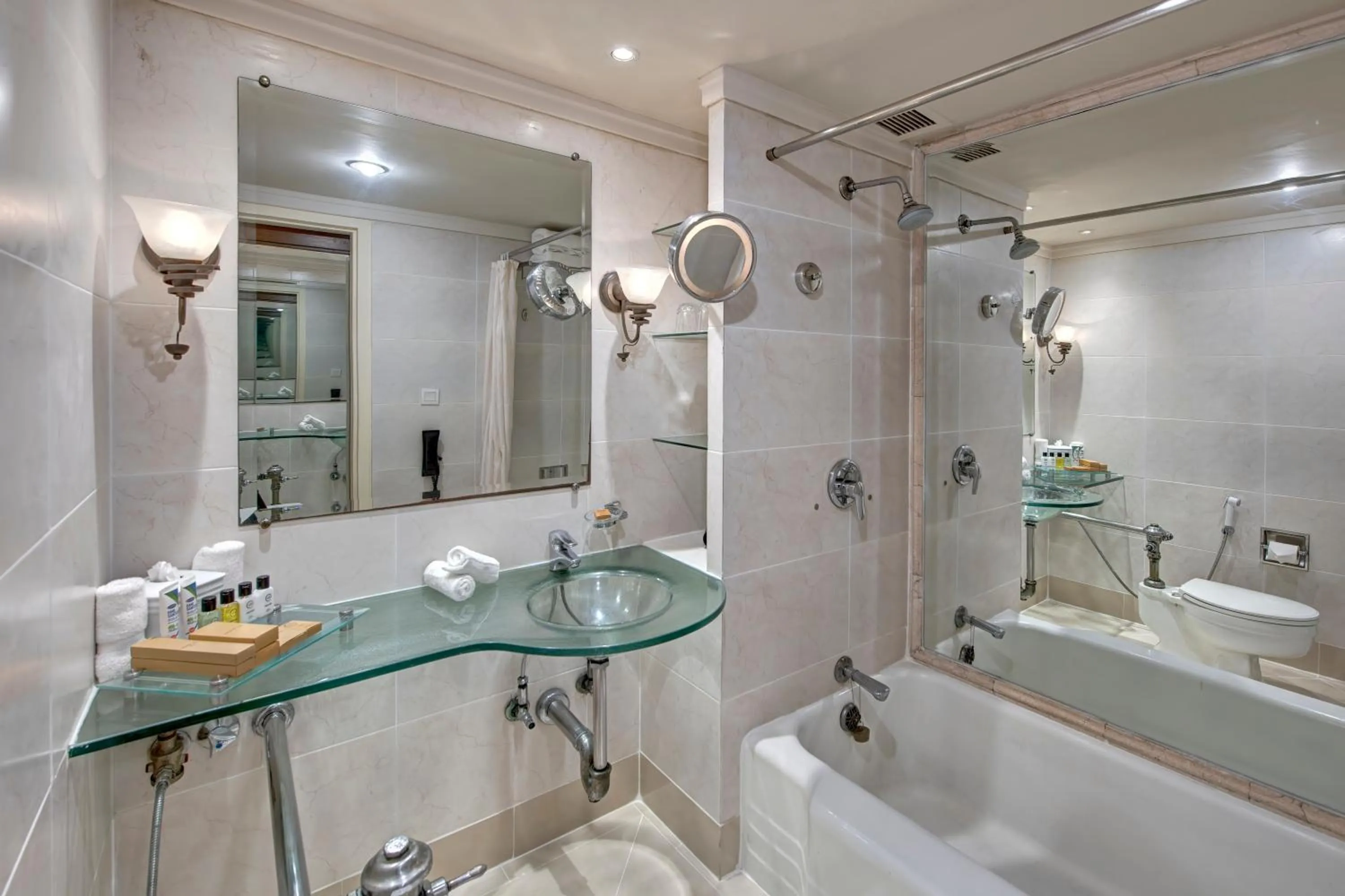 Bathroom in Pearl Continental Hotel, Karachi