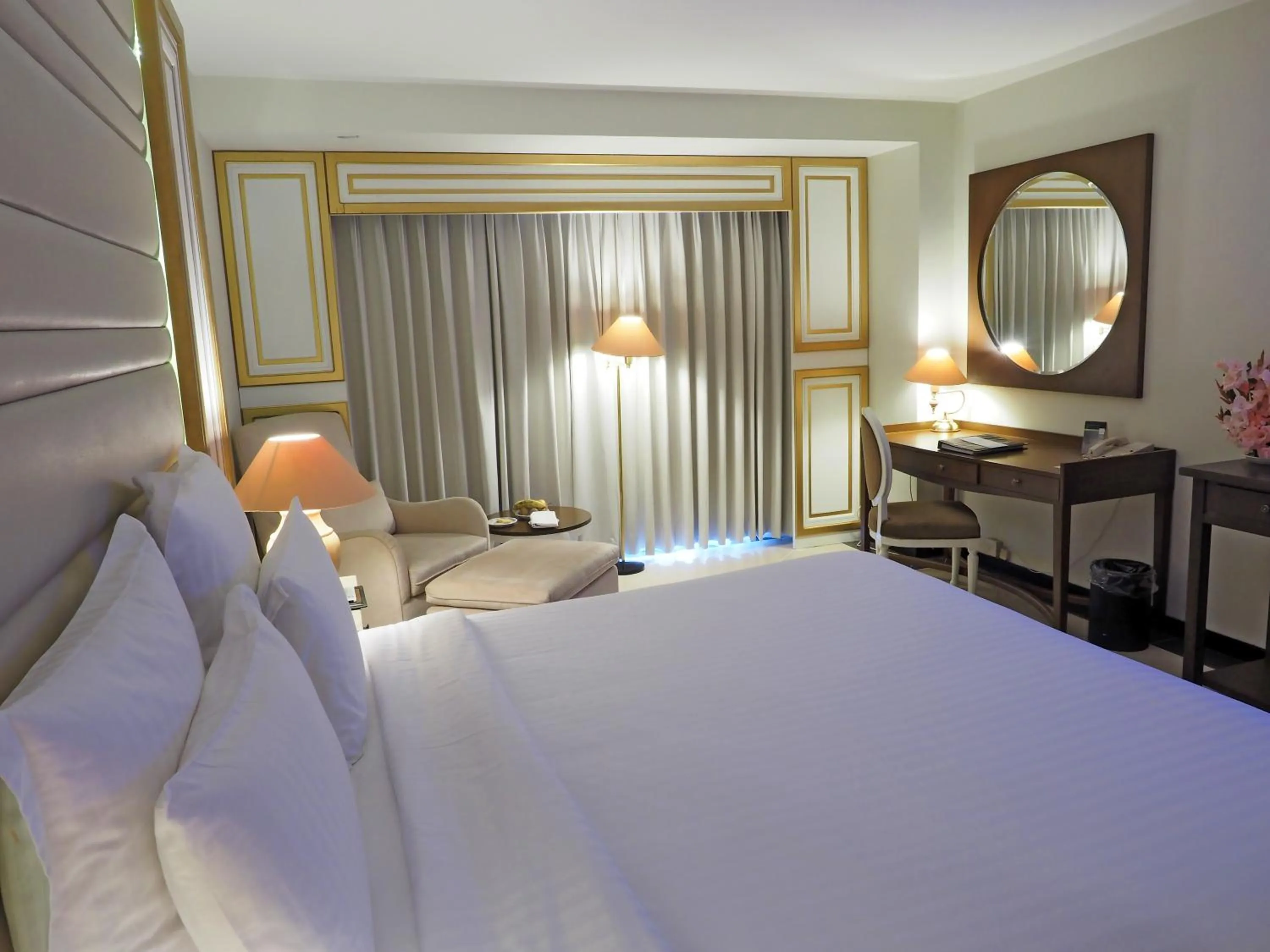 Bed in Pearl Continental Hotel, Karachi