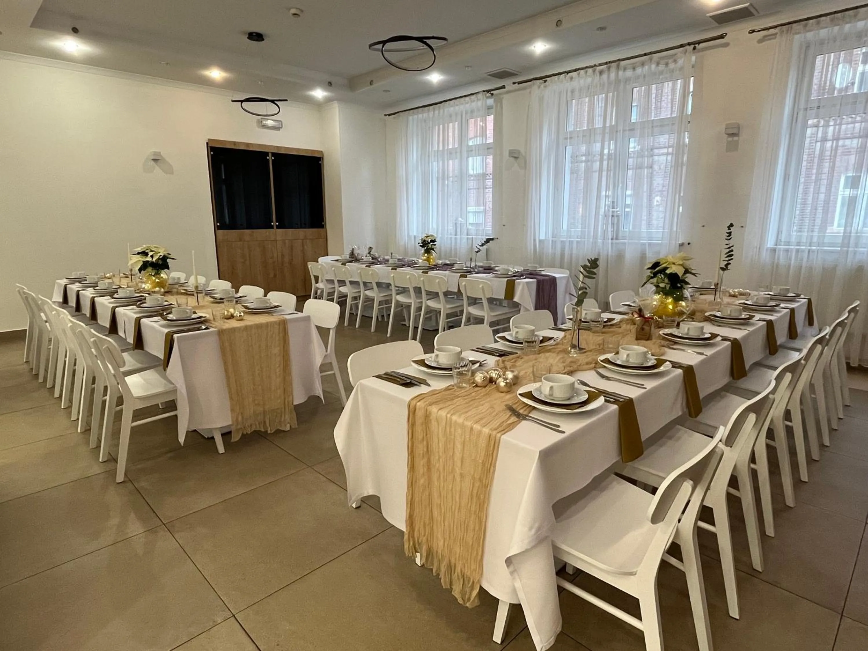 Restaurant/places to eat in Hotel Dom Polonii