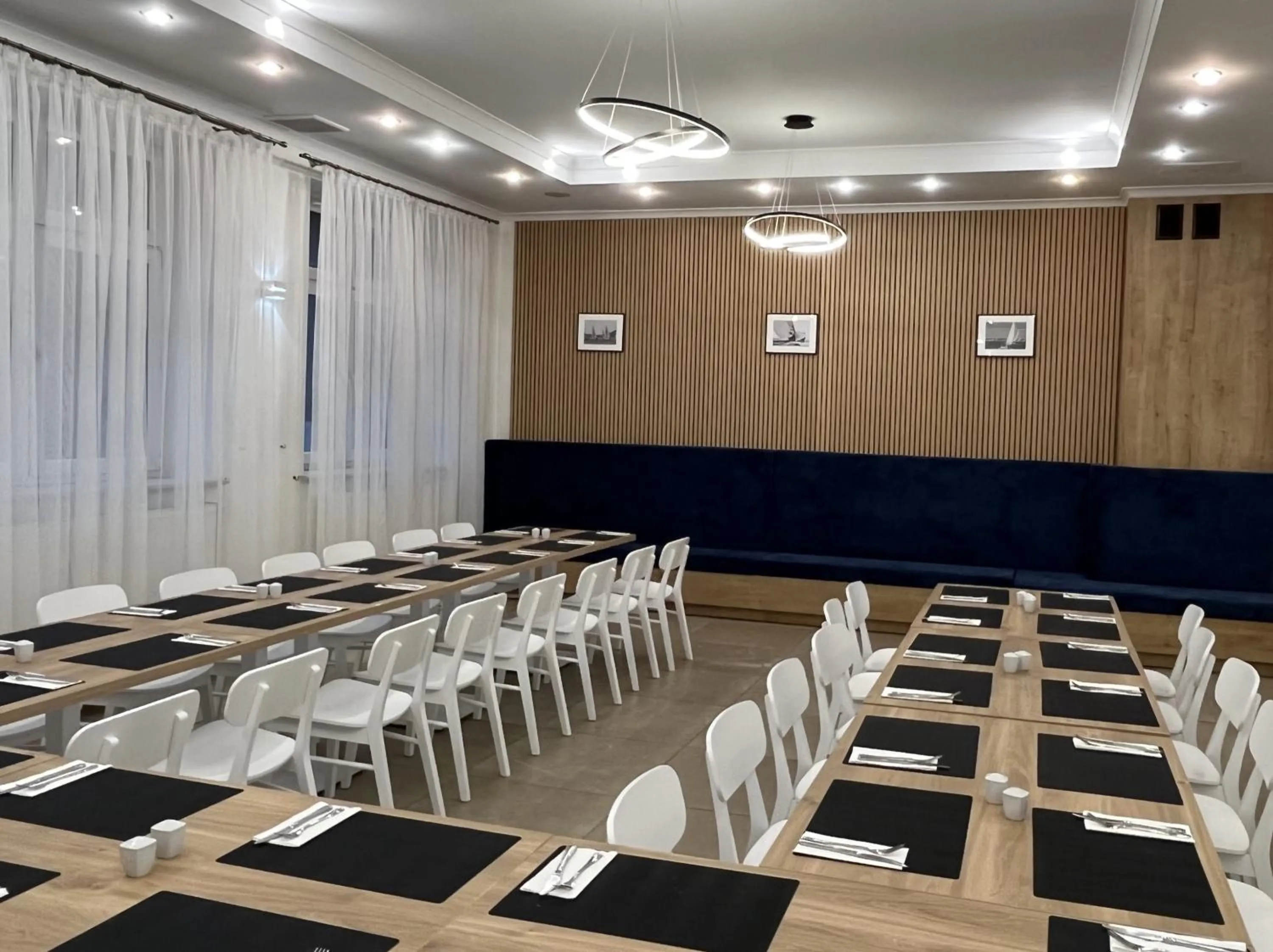 Restaurant/places to eat in Hotel Dom Polonii