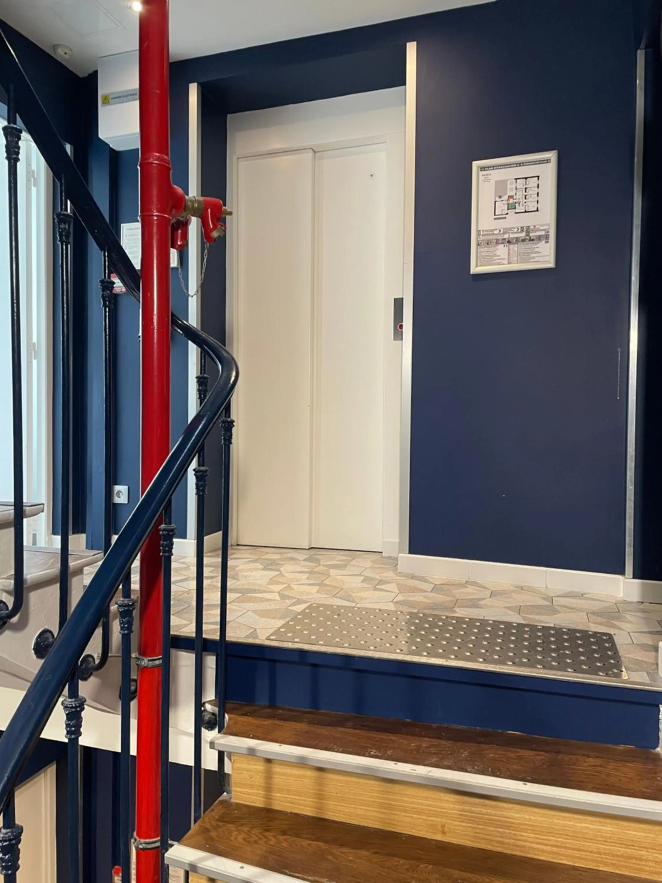 Property building, Bed in Mary's Hotel République