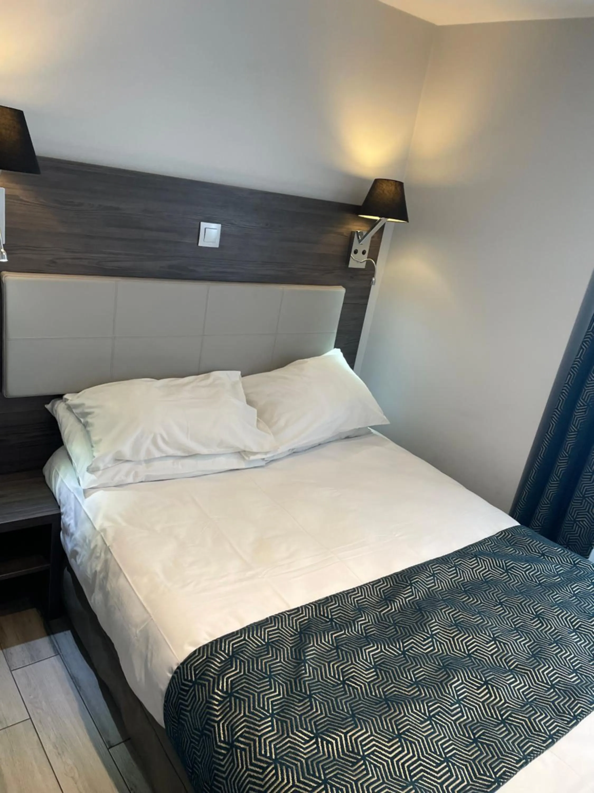 Bedroom, Bed in Mary's Hotel République