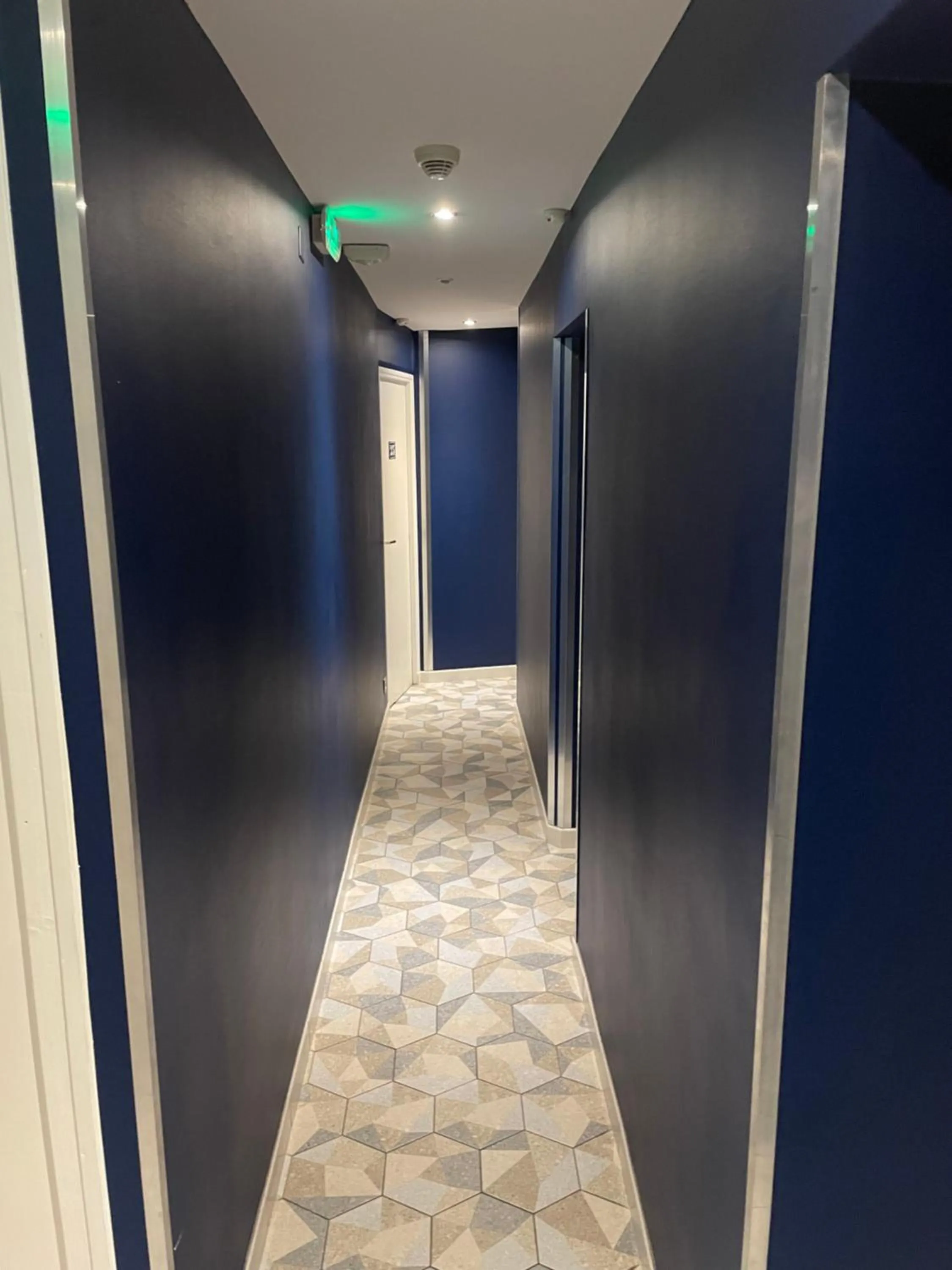 Property building in Mary's Hotel République