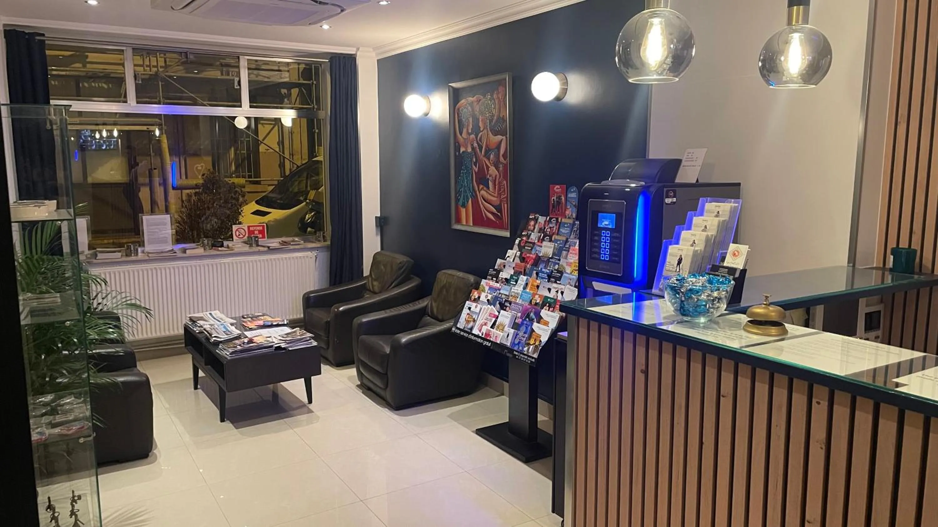 Lobby or reception in Mary's Hotel République