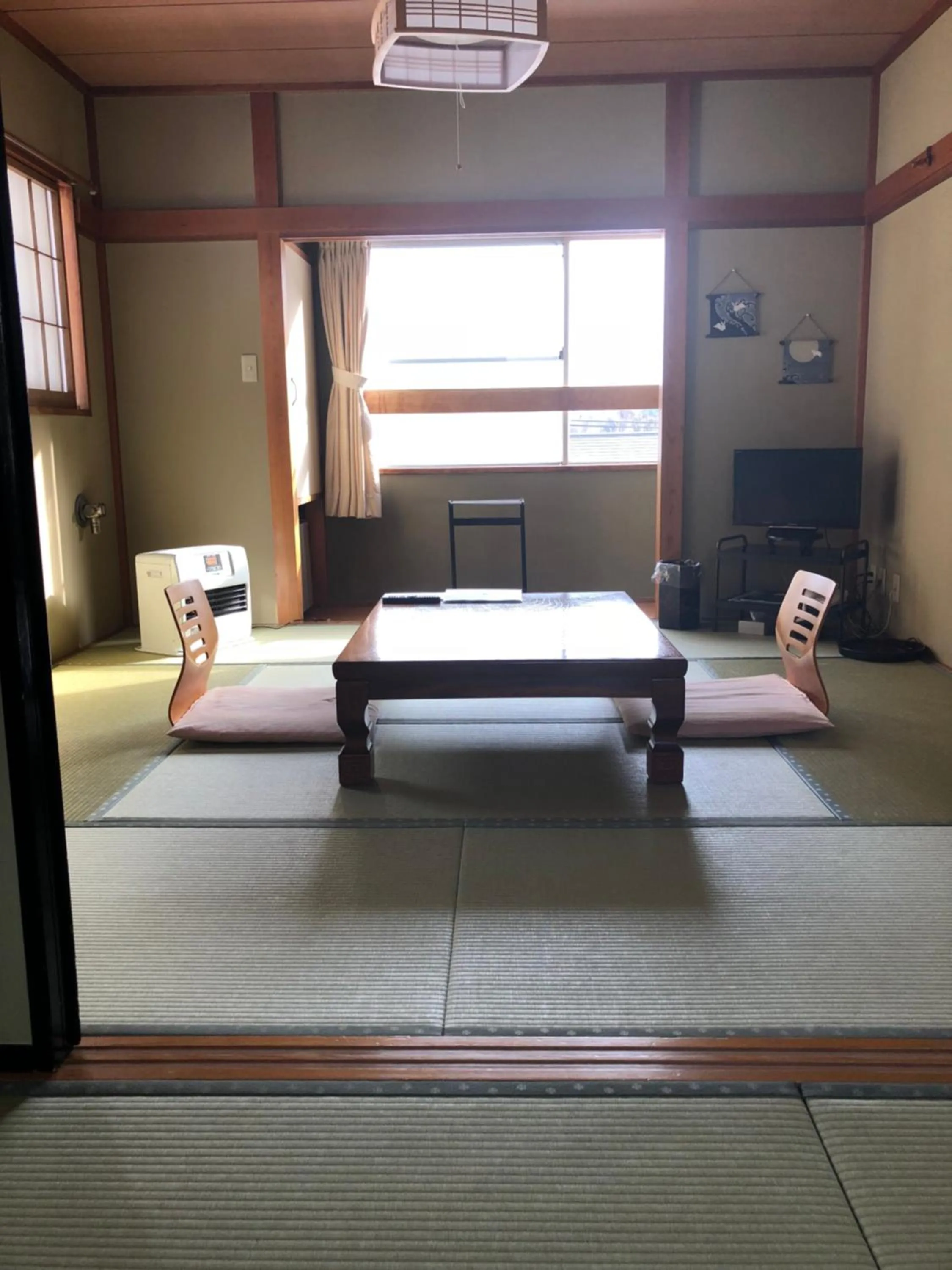 Photo of the whole room, Bed in Shiunso