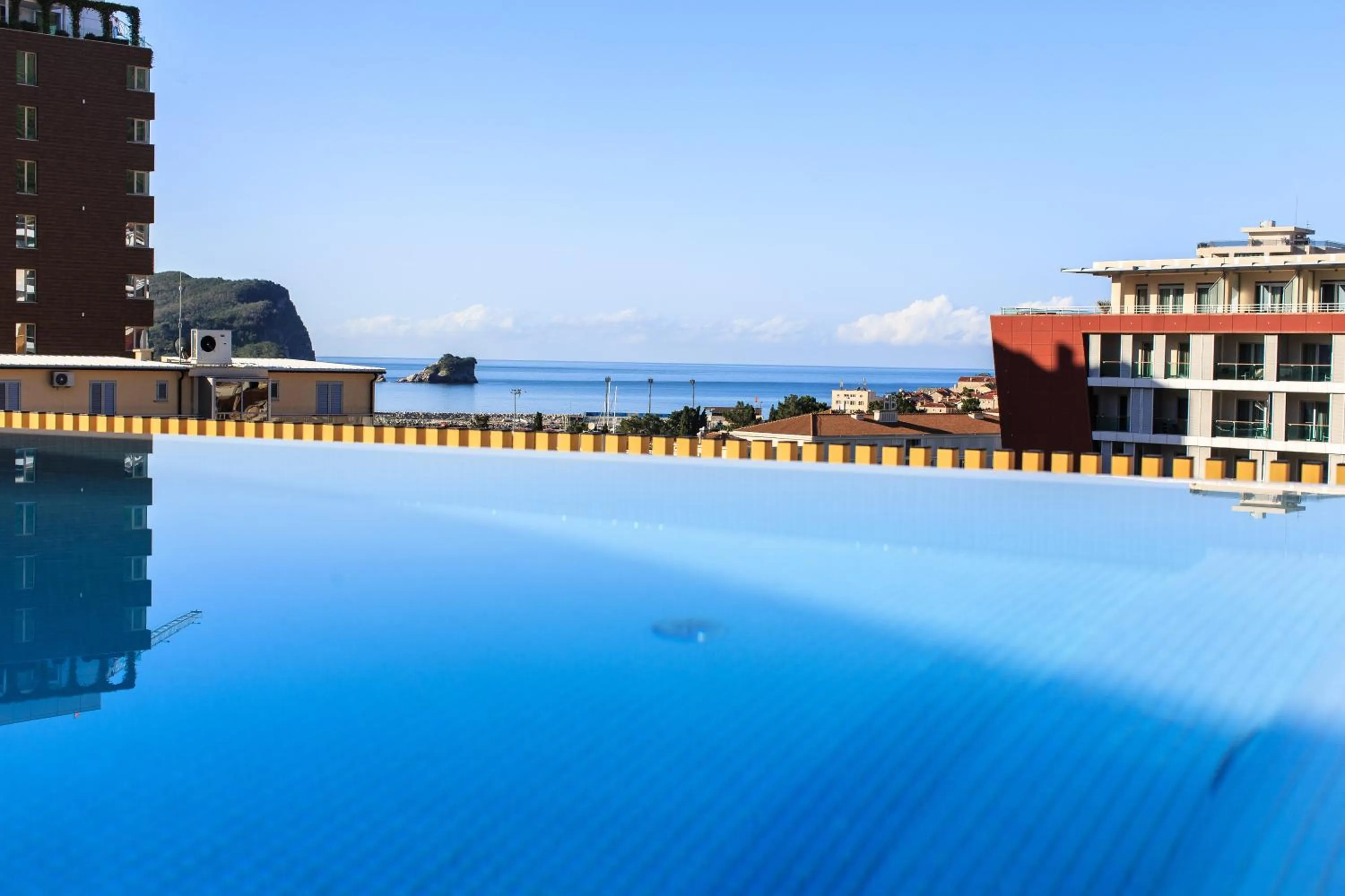 Swimming pool in Hotel Fagus by Aycon