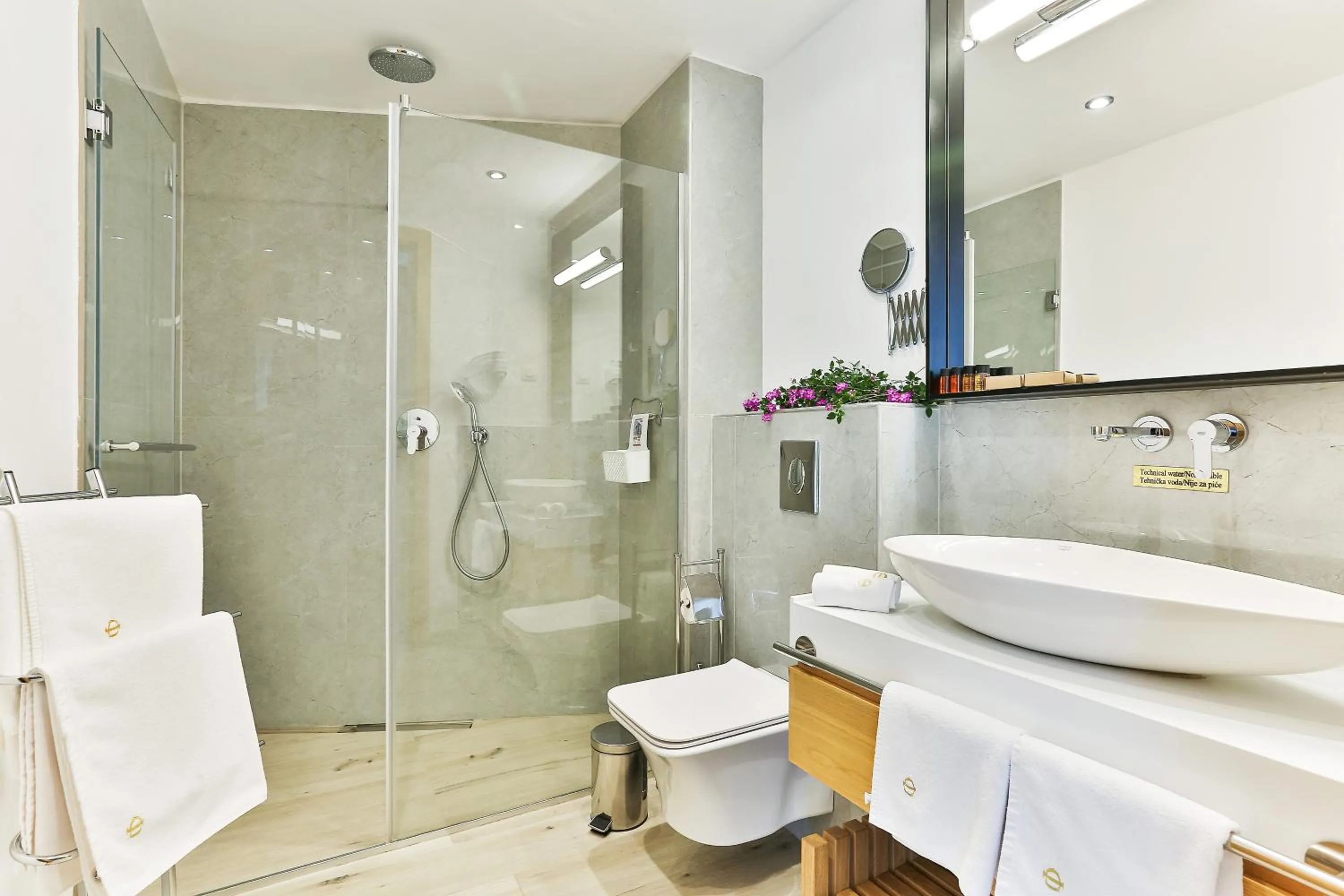 Bathroom in Hotel Fagus by Aycon