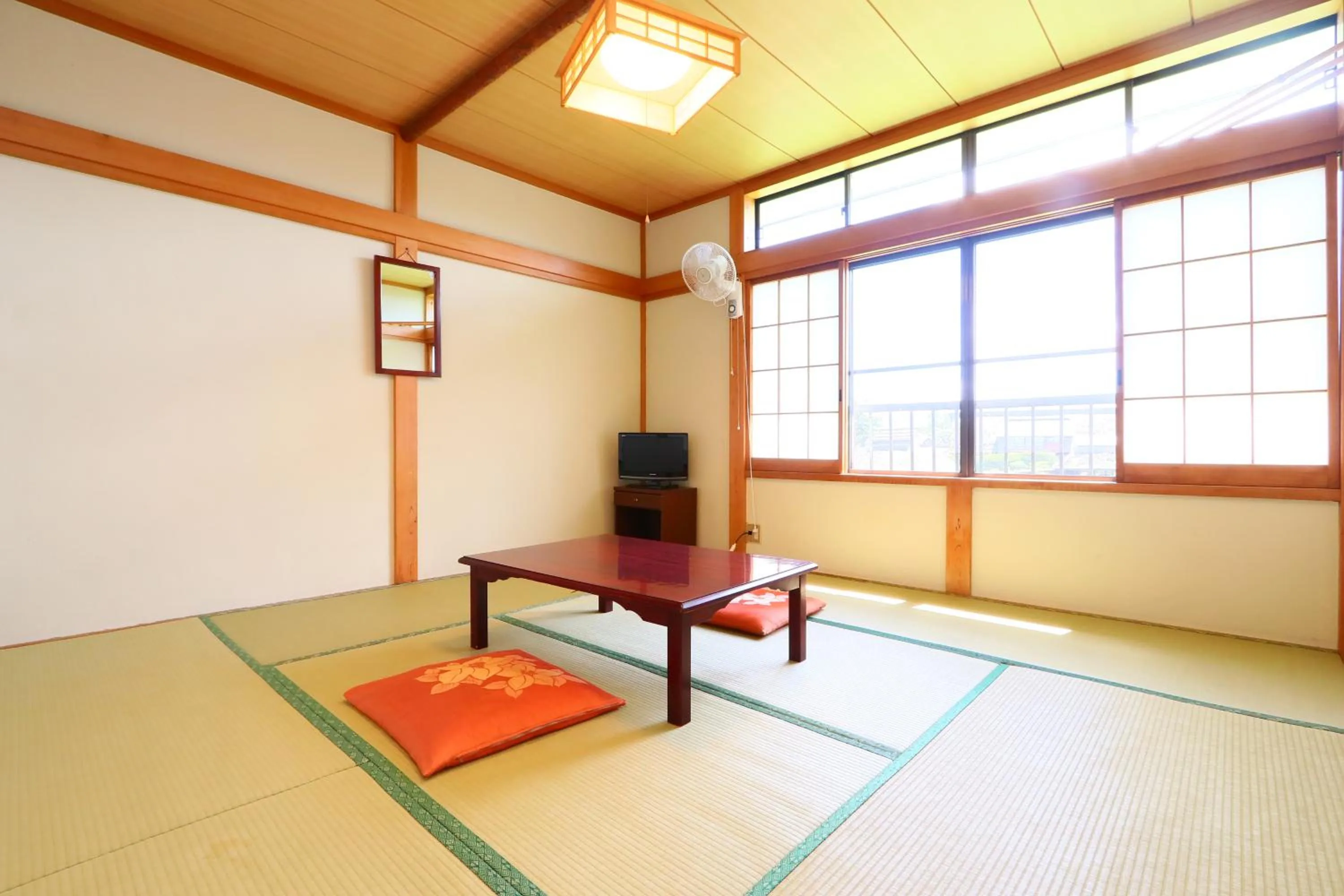 Japanese-Style Quadruple Room in Lake Oshino