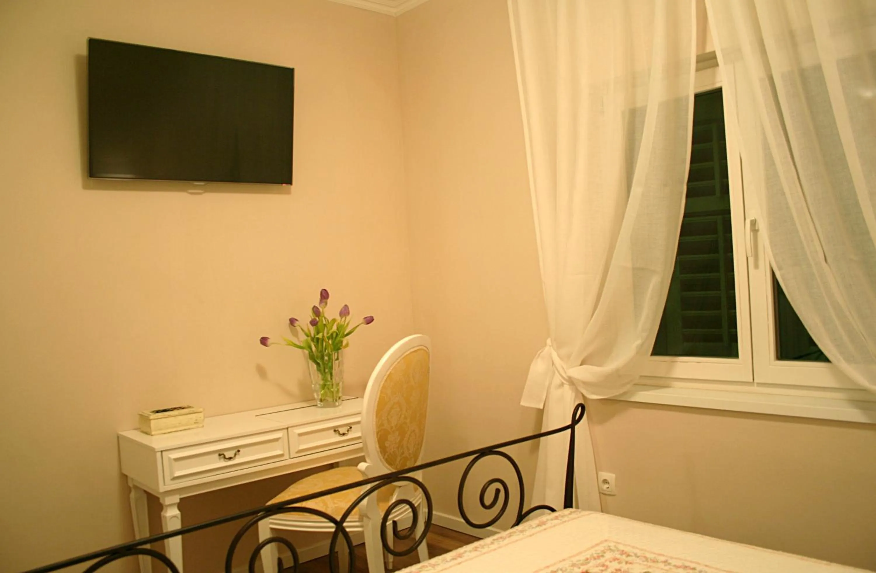 TV and multimedia, Bed in Banica Apartments & Rooms