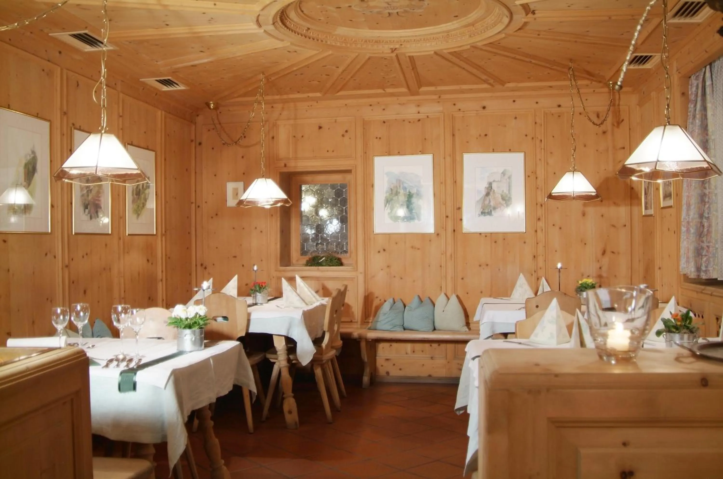 Restaurant/places to eat in Hotel Gomagoierhof