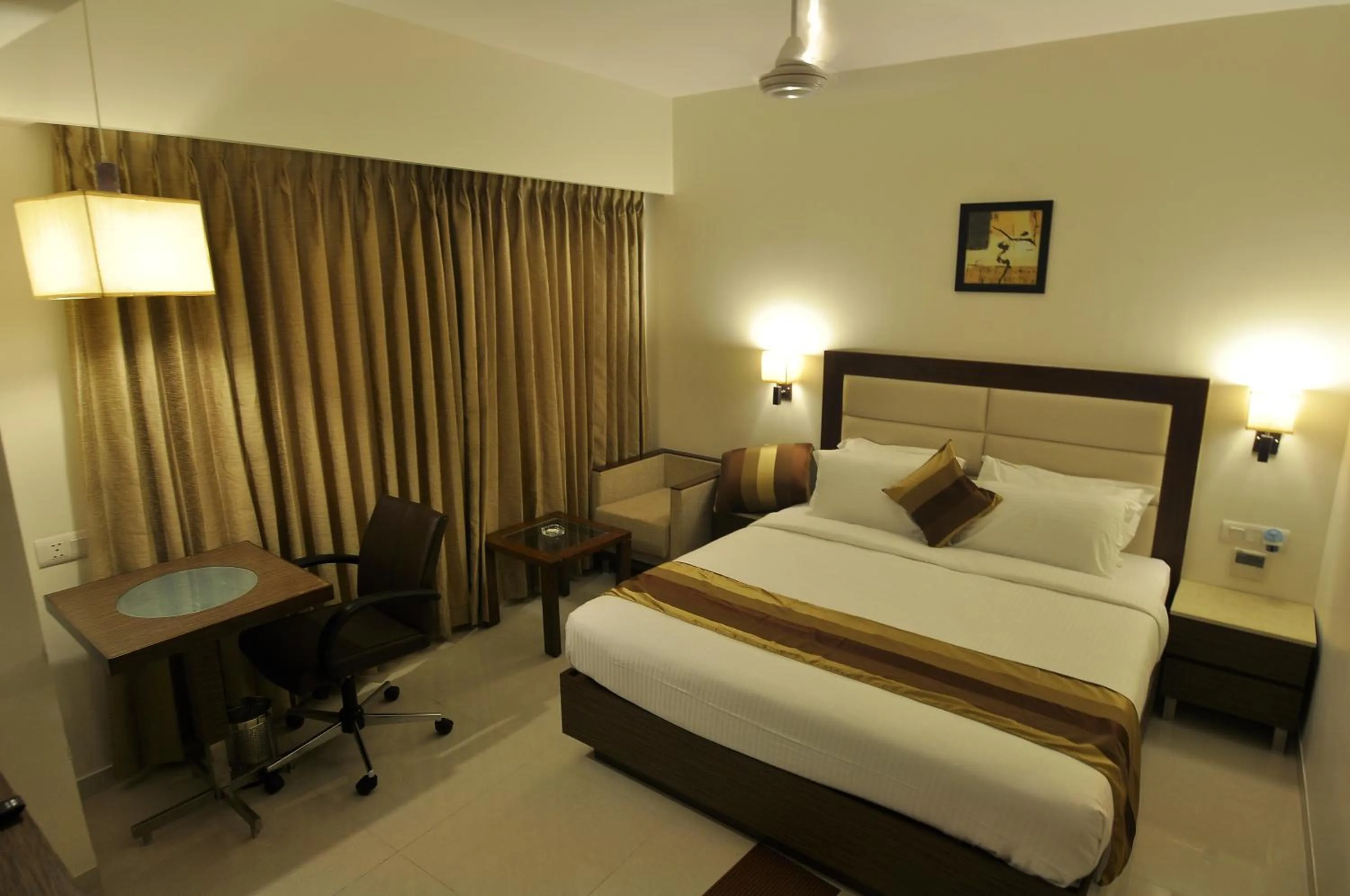 Other in Le Grande Residency -Unmarried Couples are not Allowed