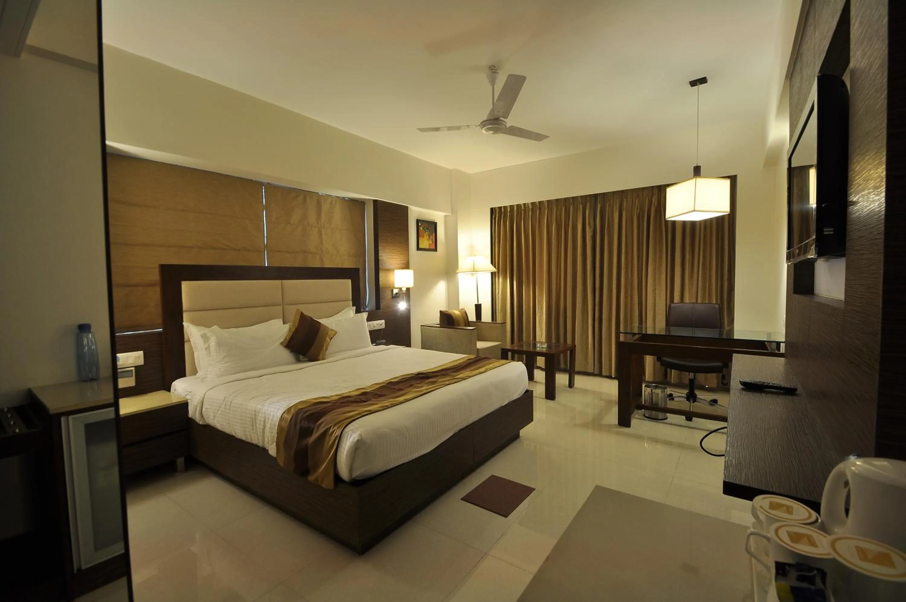 Photo of the whole room in Le Grande Residency -Unmarried Couples are not Allowed