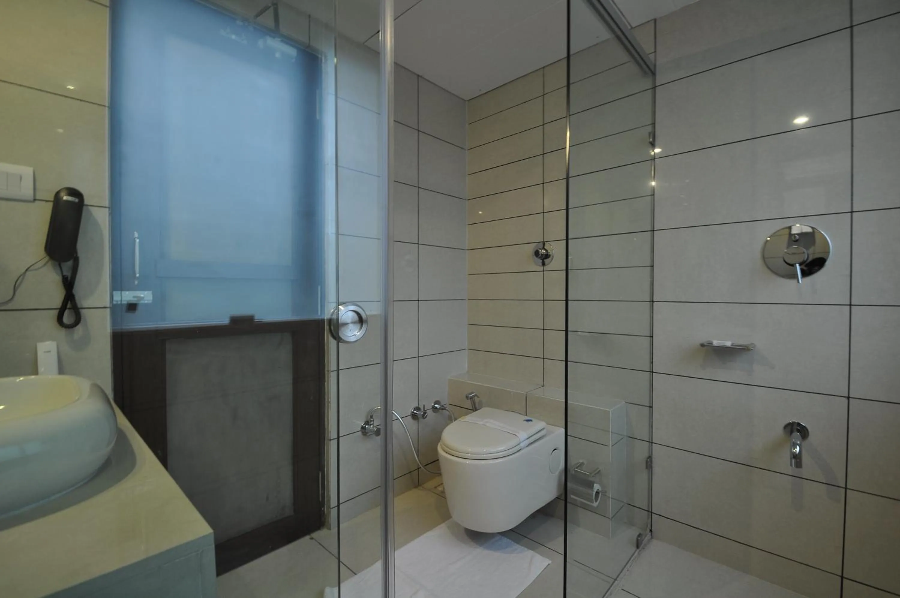 Other in Le Grande Residency -Unmarried Couples are not Allowed