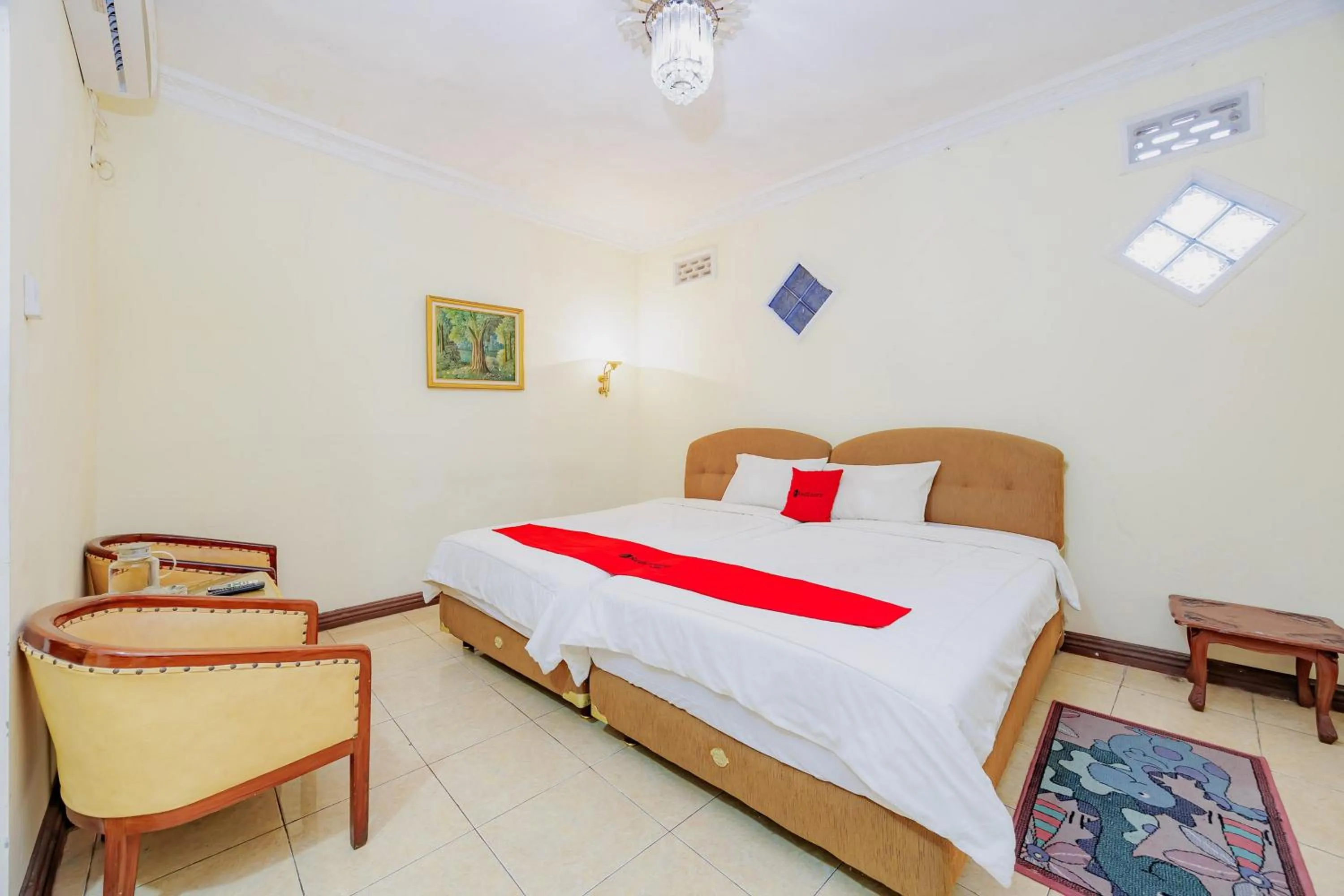 Bedroom, Bed in RedDoorz at Hotel Andalus Puncak