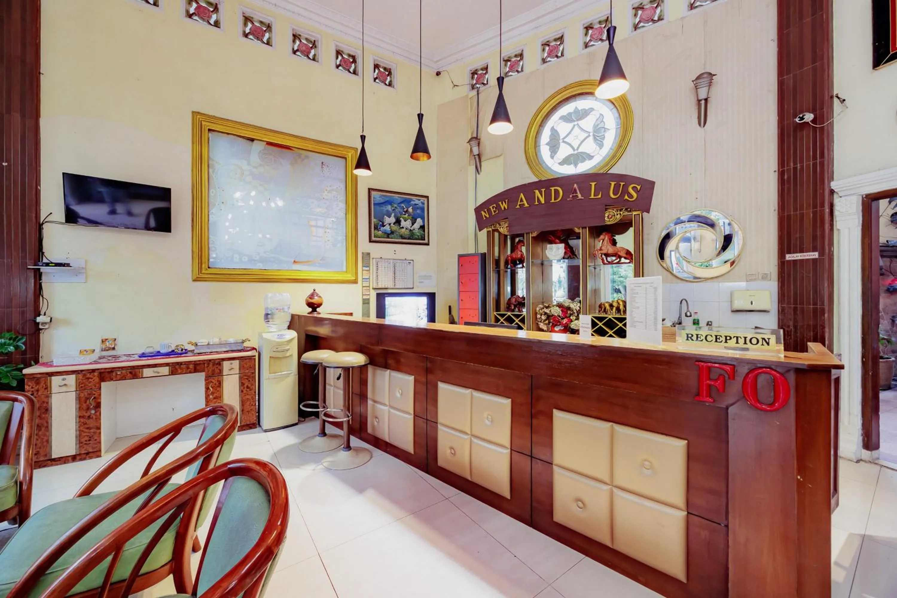 Lobby or reception in RedDoorz at Hotel Andalus Puncak