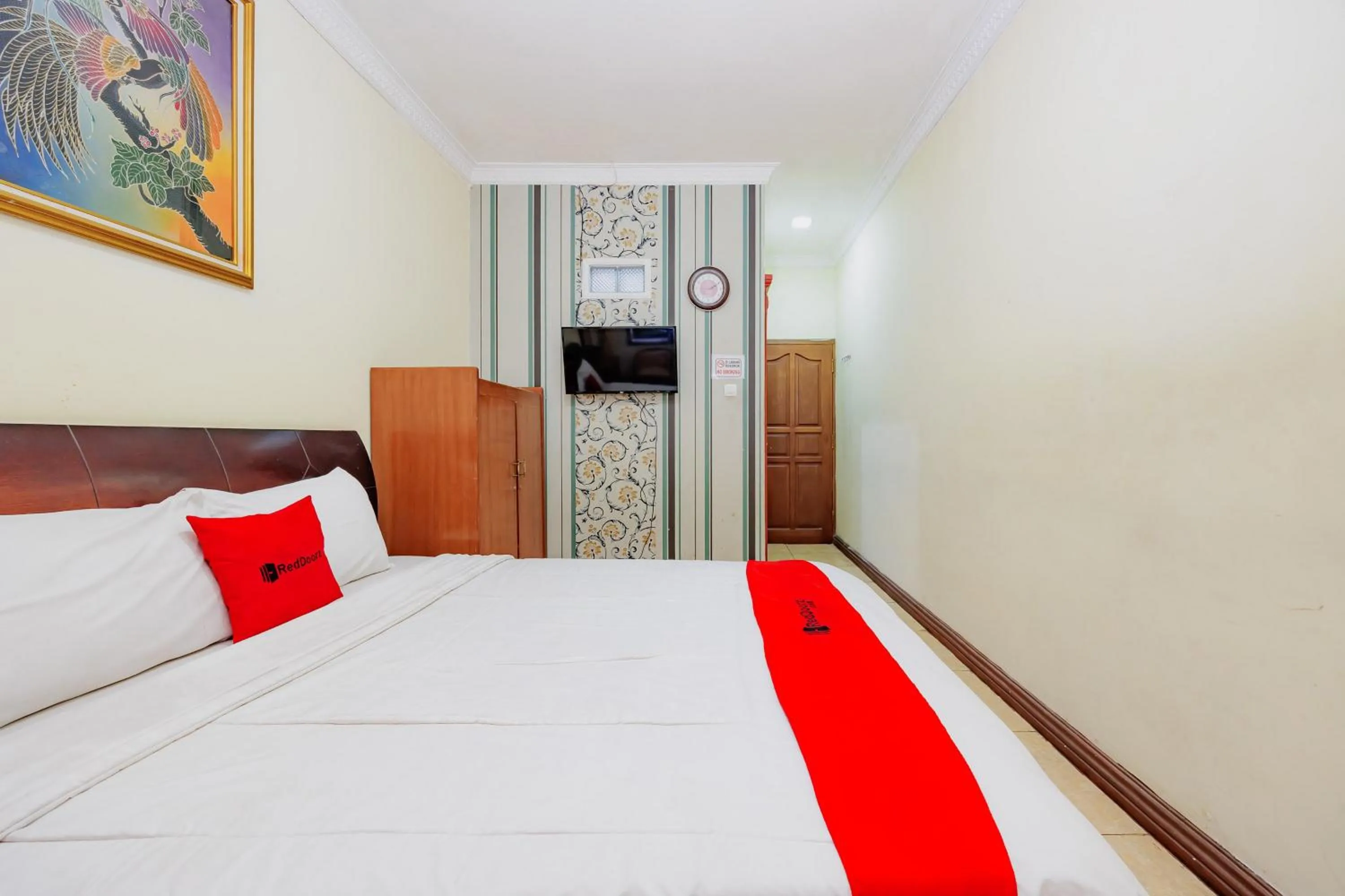 Bedroom, Bed in RedDoorz at Hotel Andalus Puncak