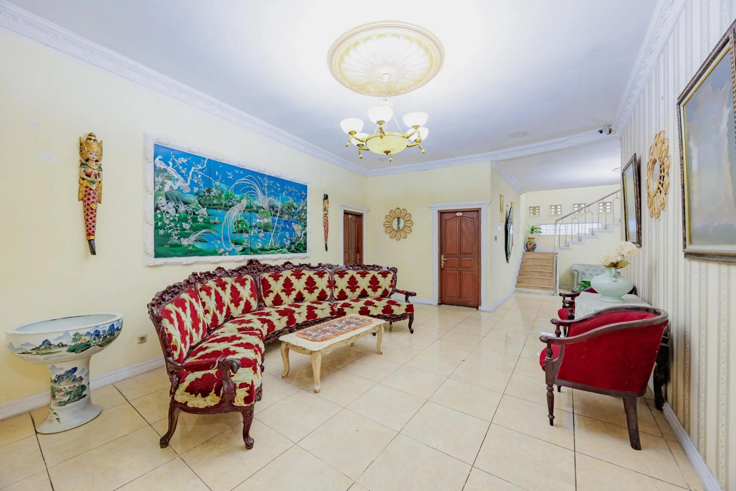 Seating area in RedDoorz at Hotel Andalus Puncak