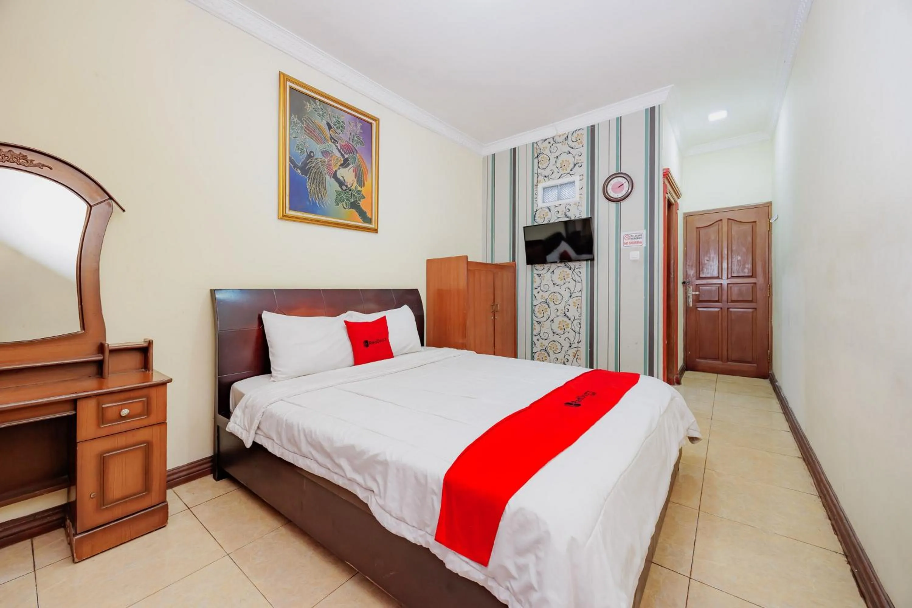 Bedroom, Bed in RedDoorz at Hotel Andalus Puncak