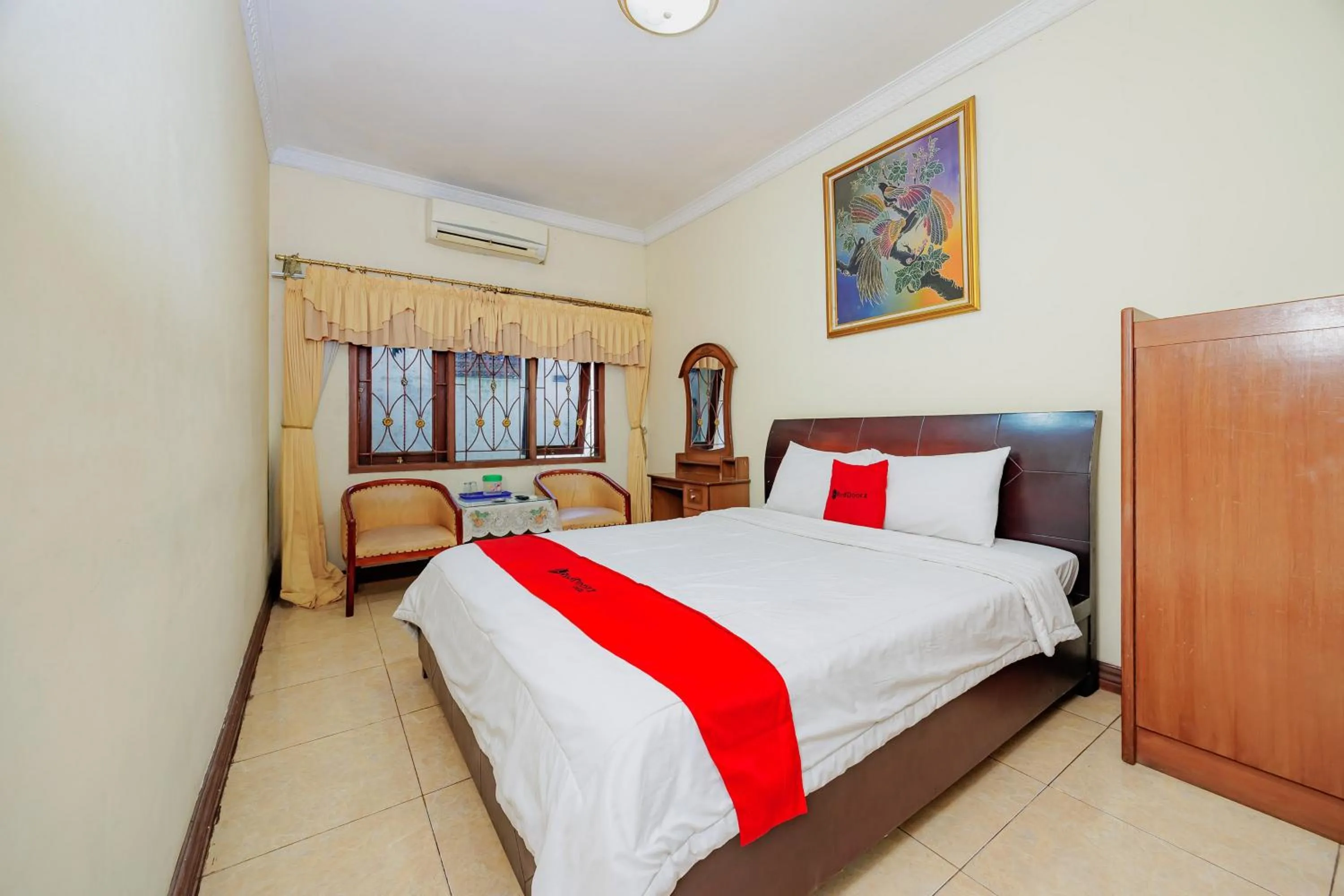 Bedroom, Bed in RedDoorz at Hotel Andalus Puncak