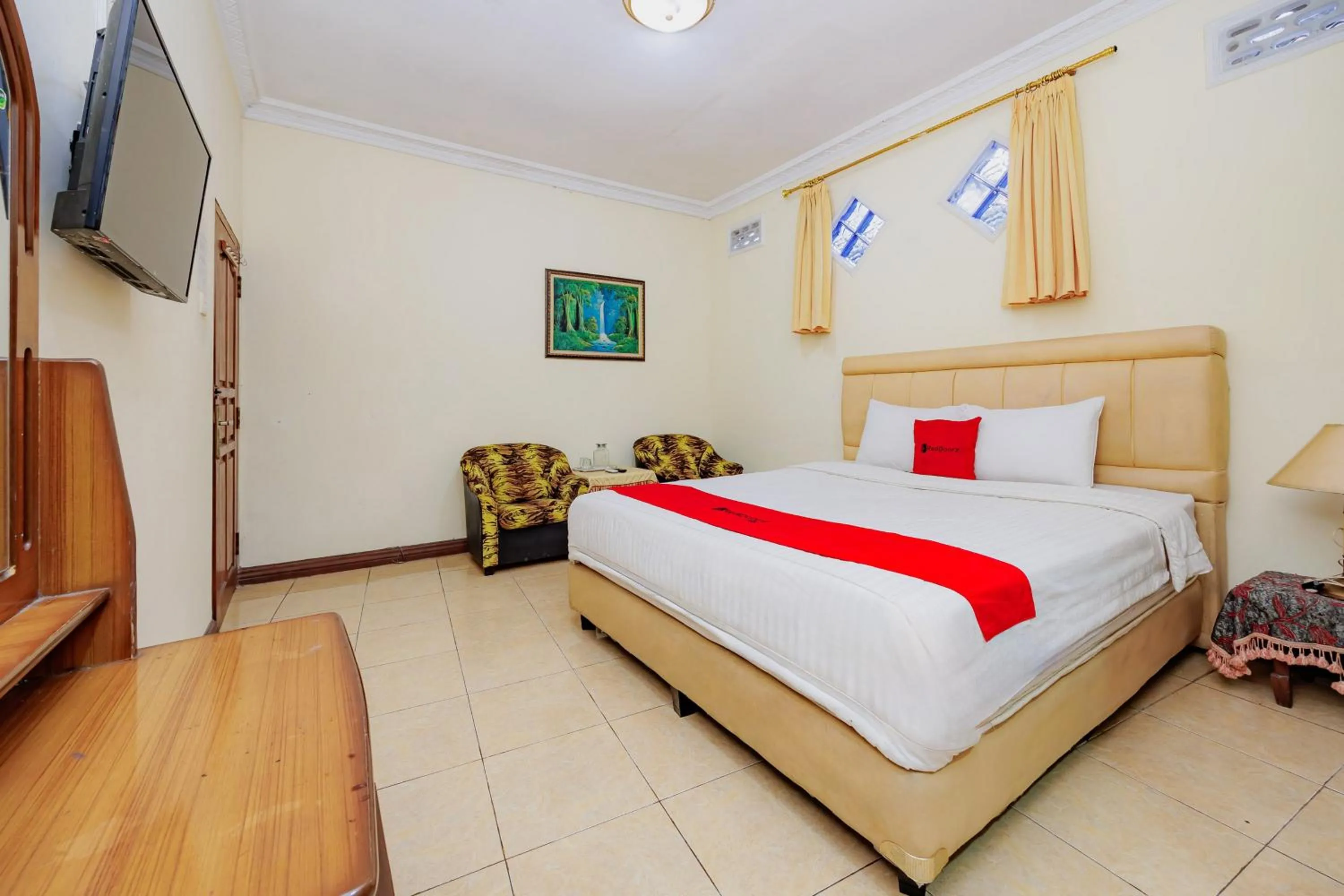 Bedroom, Bed in RedDoorz at Hotel Andalus Puncak