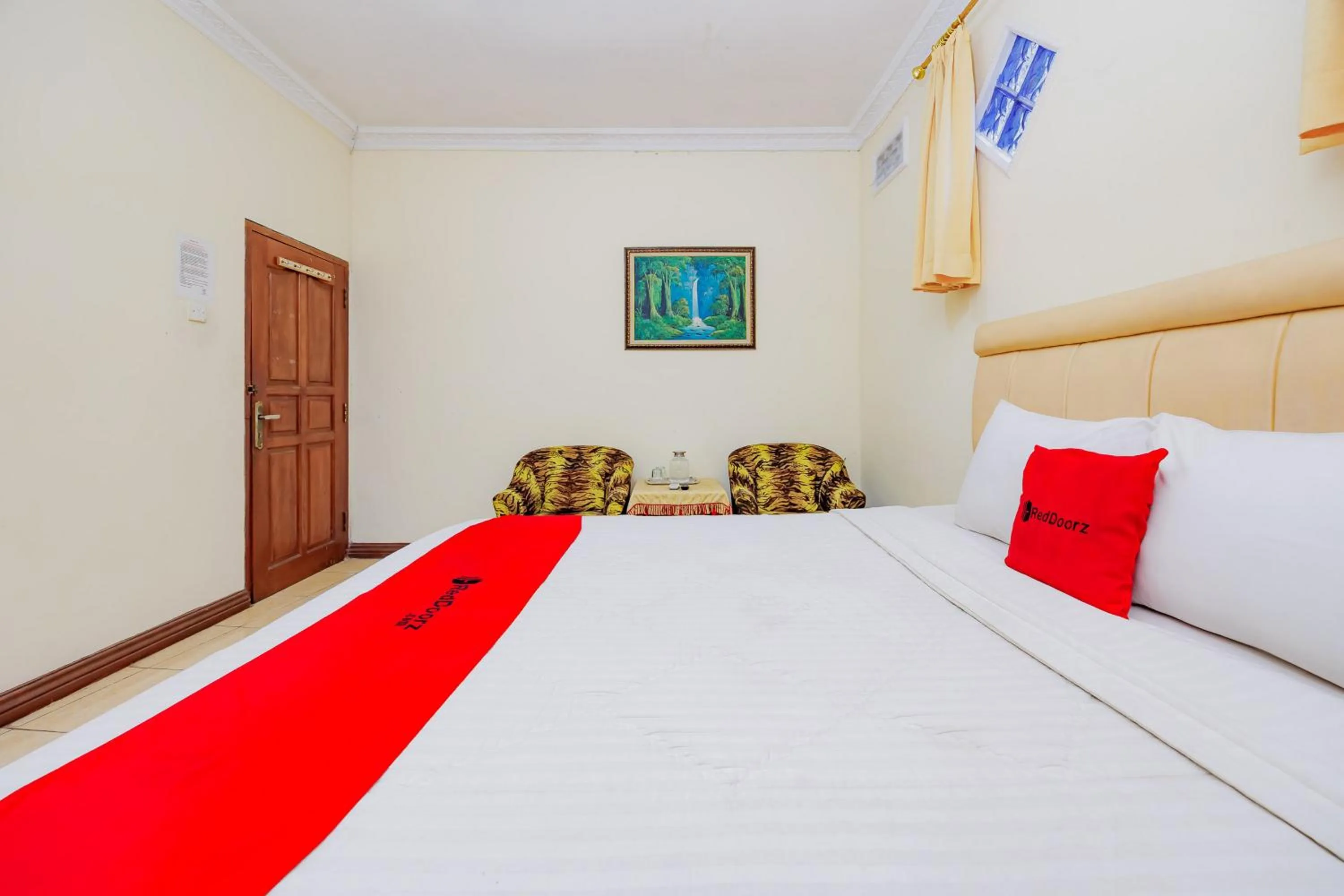 Bedroom, Bed in RedDoorz at Hotel Andalus Puncak
