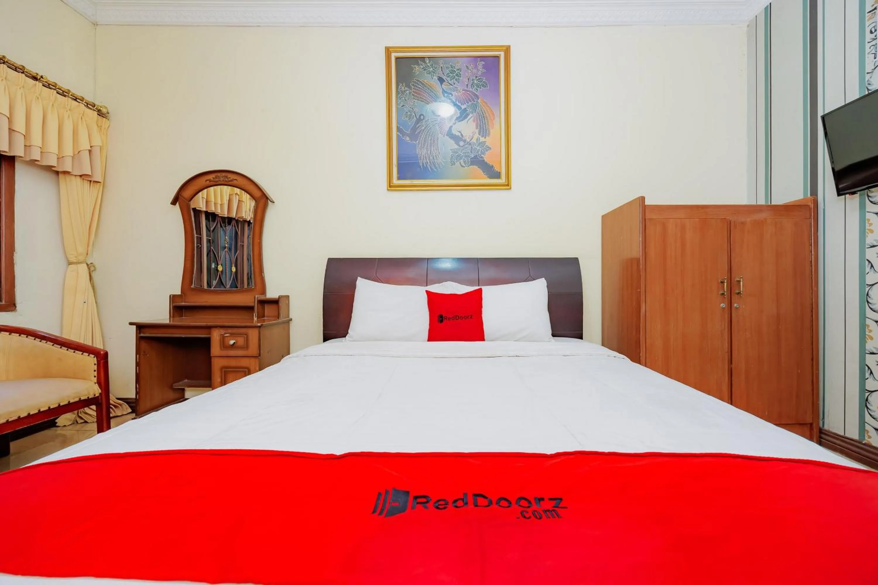 Bedroom, Bed in RedDoorz at Hotel Andalus Puncak