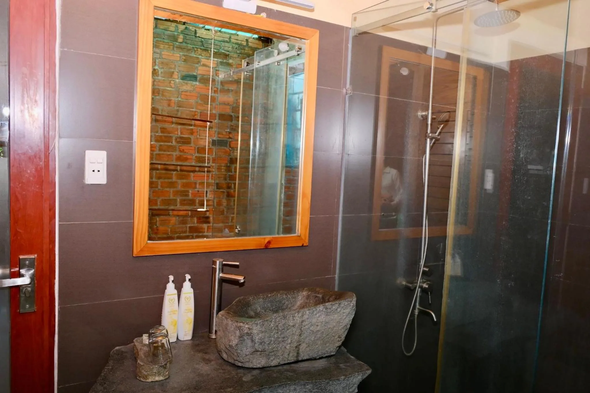 Shower in Tan Son Nhat Con Dao Resort