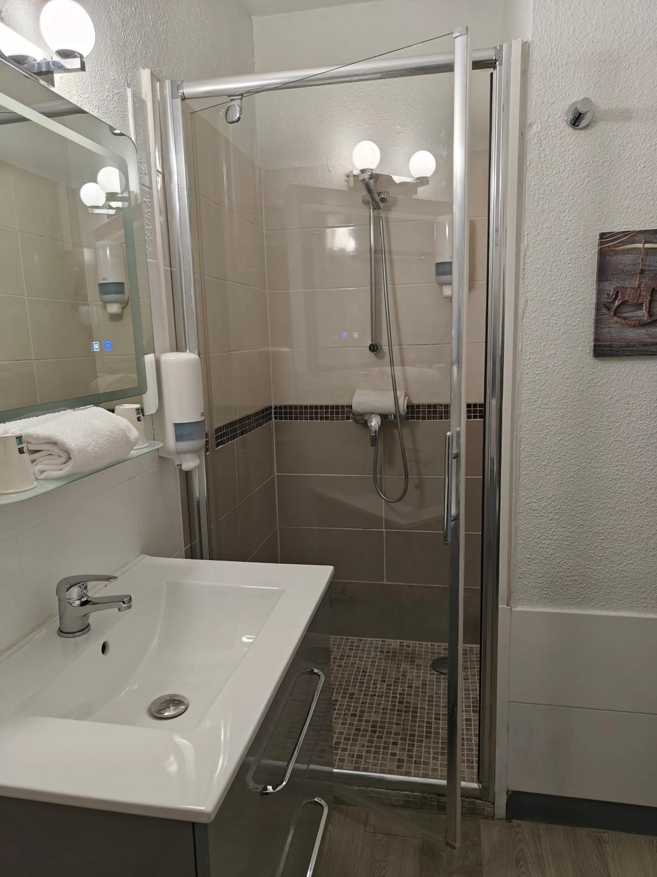 Shower in Auberge Des Pins