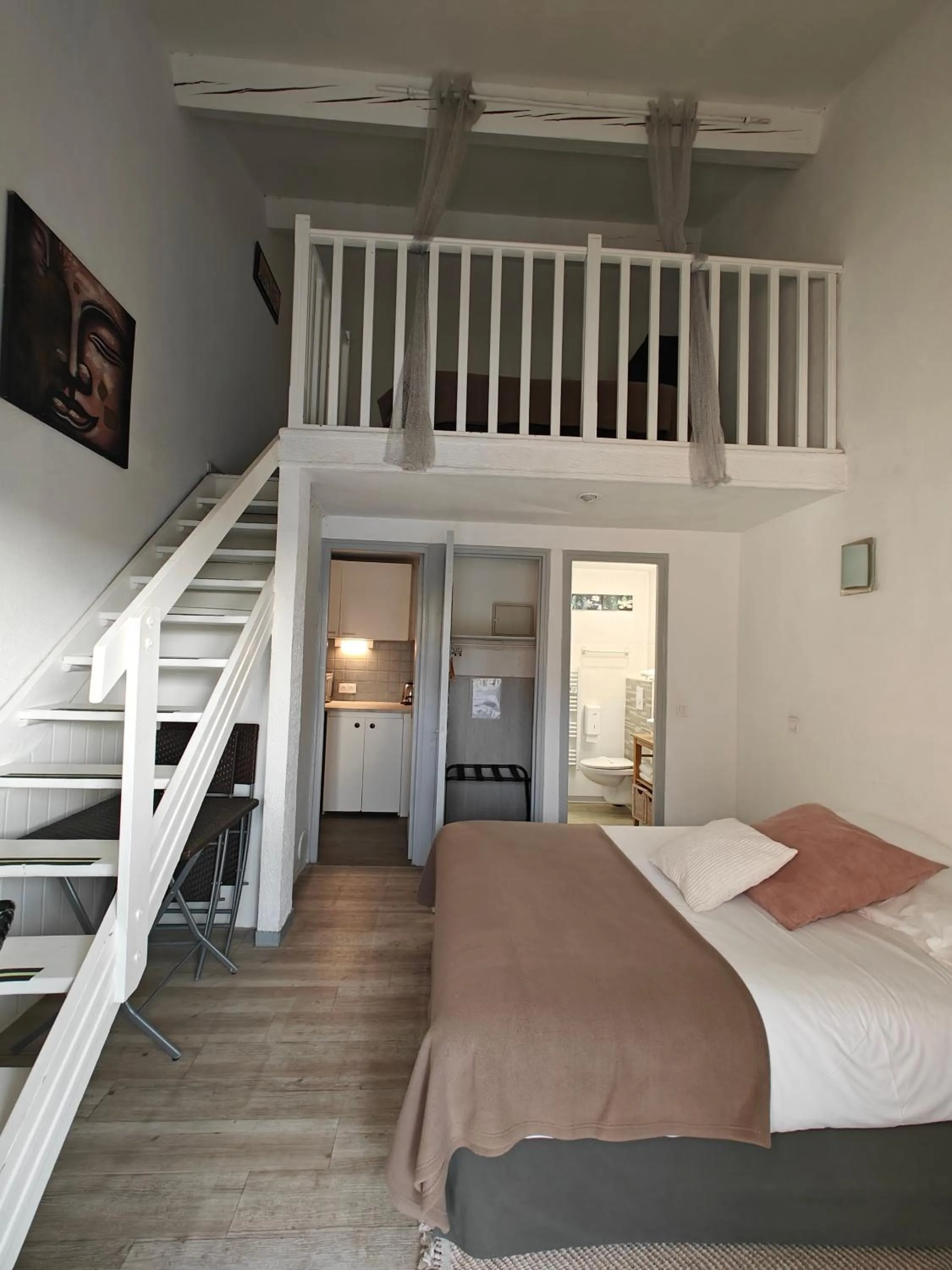 Photo of the whole room, Bed in Auberge Des Pins