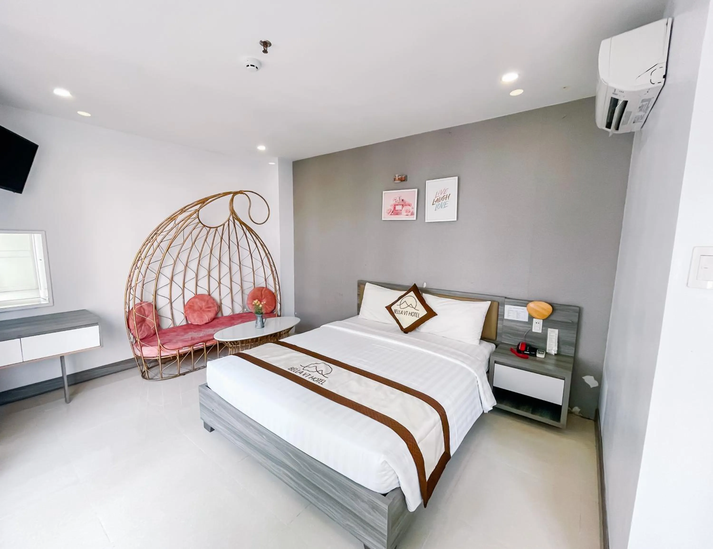 Bed in BELLA VT HOTEL