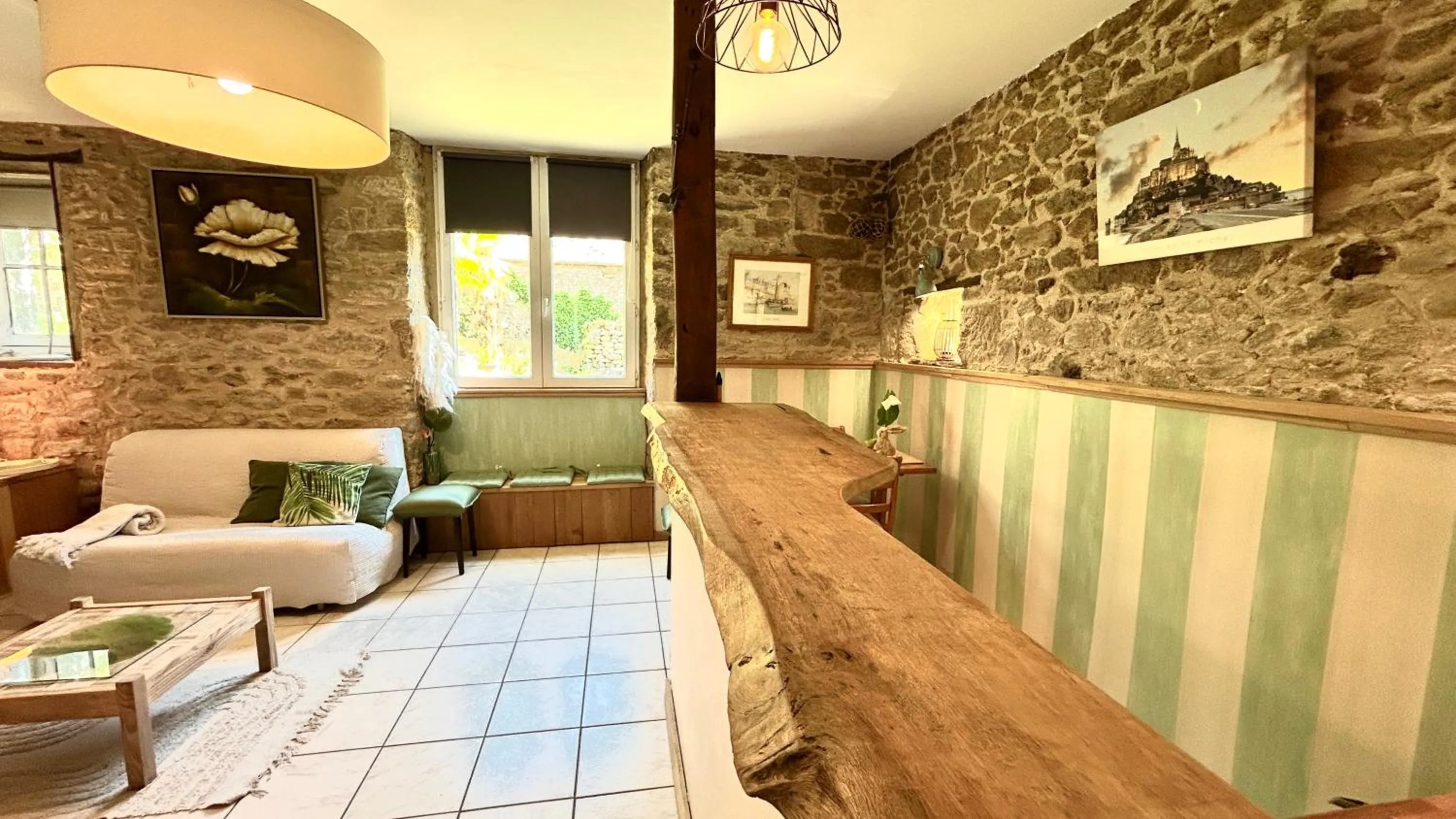 Living room in Chambres d'Hôtes du Manoir du Haut Salmon